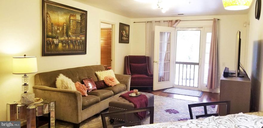 Rare Gorgeous Central Condo, Renovated Kitchen, in-unit laundry, balcony, walk-in closets. Only about a mile away from highway and town center shopping. Also great Investment property, with low condo fees! comes with 2 parking spaces and guest parking available