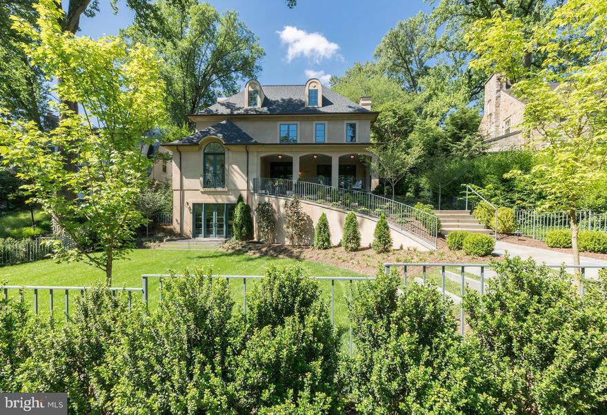 Extraordinary New Stucco Masterpiece by Award-winning Murillo/Malnati Homes. Sited on a 9,650 SF lot, this beautiful 6,800 SF 4-level home designed by Barnes Vanze Architects & landscaped by Lila Fendrick Landscape Architects showcases superb materials, expert workmanship & countless upgrades. Soaring 10' ceilings, expansive entertainment spaces, elevator & 2 car garage. Must see!