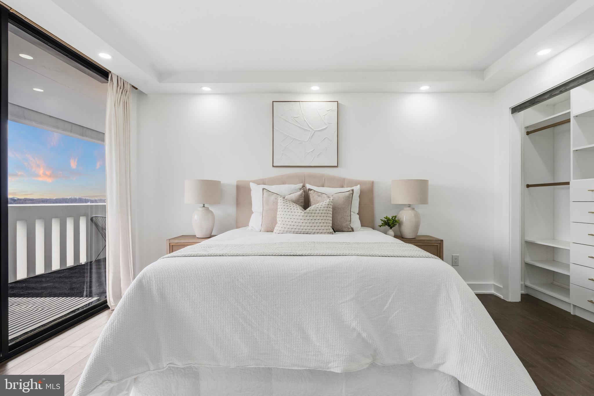 ALEXANDRIA KNOLLS - Residential