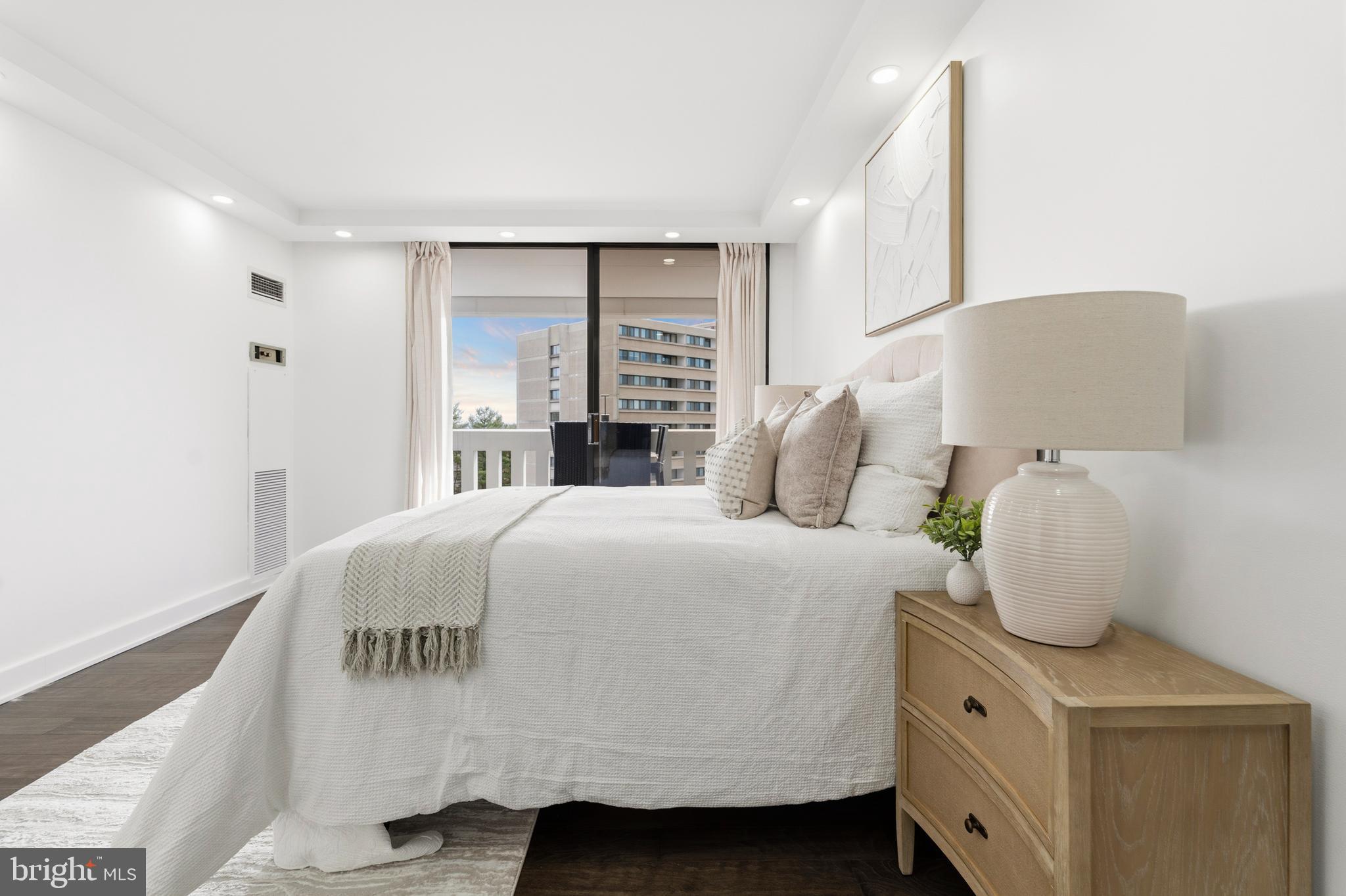 ALEXANDRIA KNOLLS - Residential