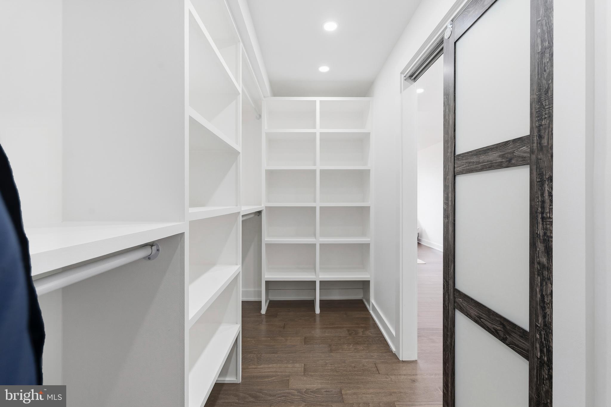 ALEXANDRIA KNOLLS - Residential