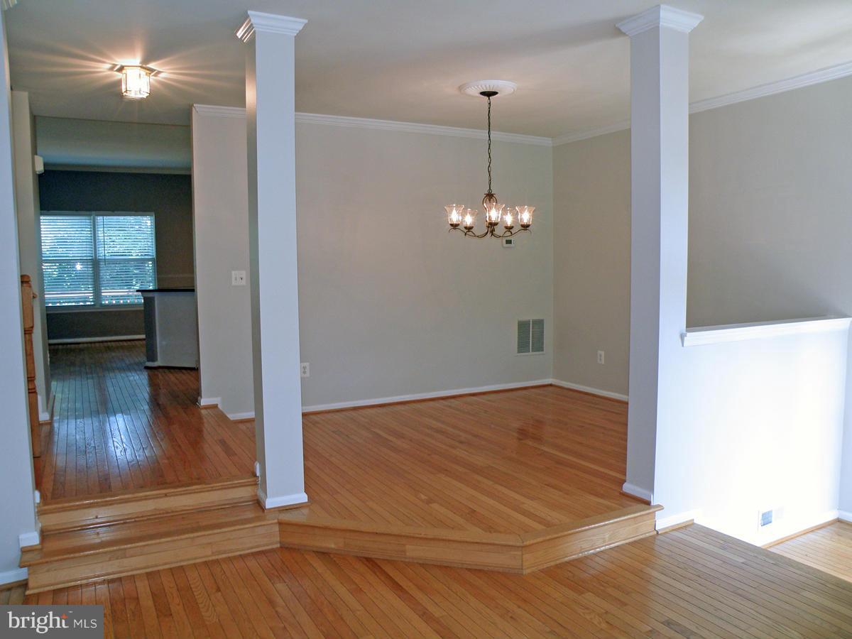 FAIR LAKES COURT - Residential