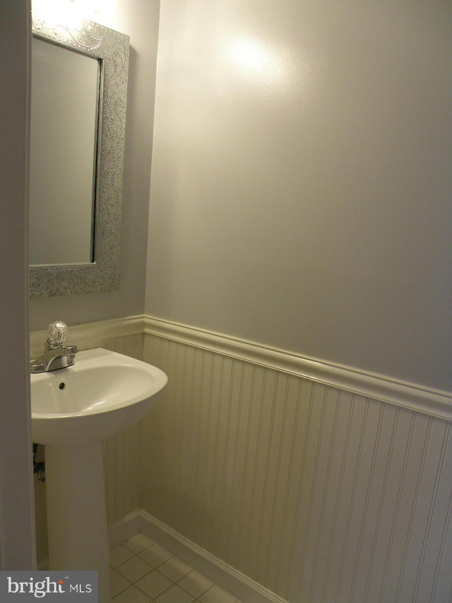 FAIR LAKES COURT - Residential