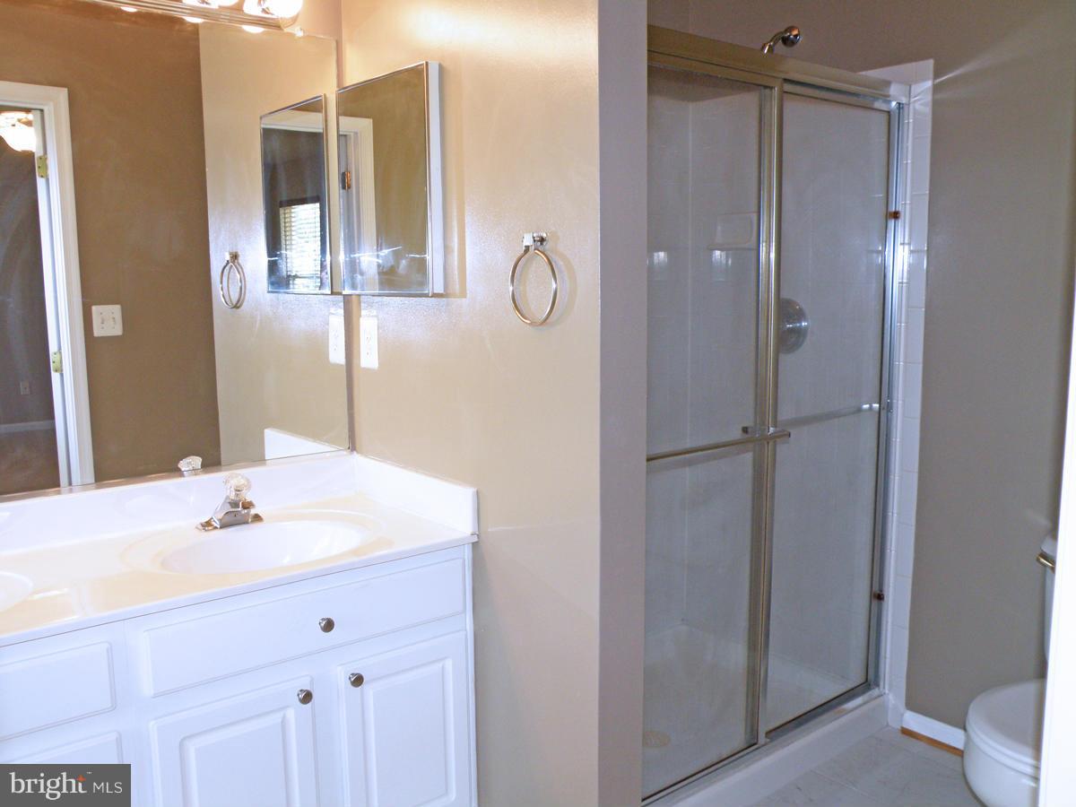 FAIR LAKES COURT - Residential