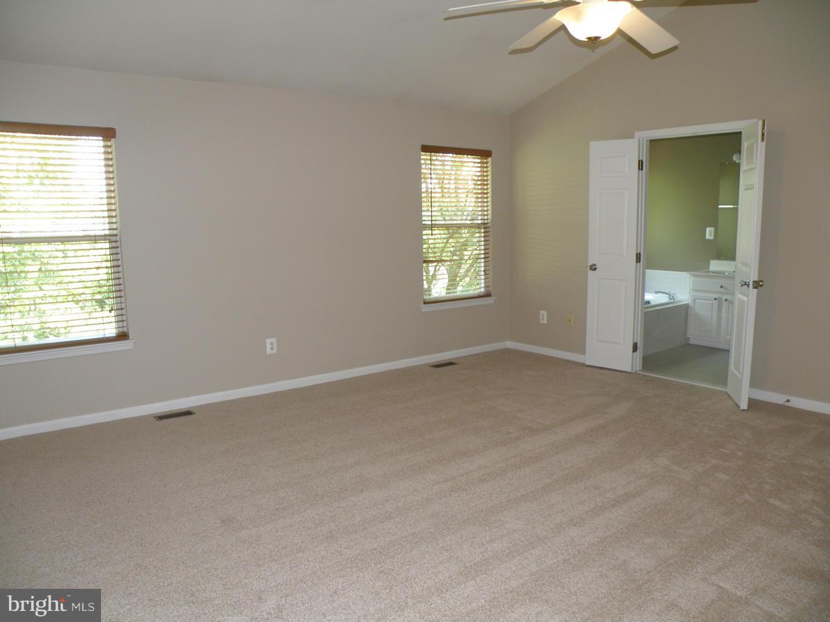 FAIR LAKES COURT - Residential