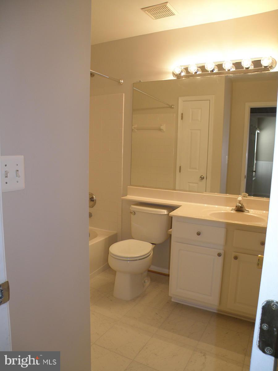 FAIR LAKES COURT - Residential