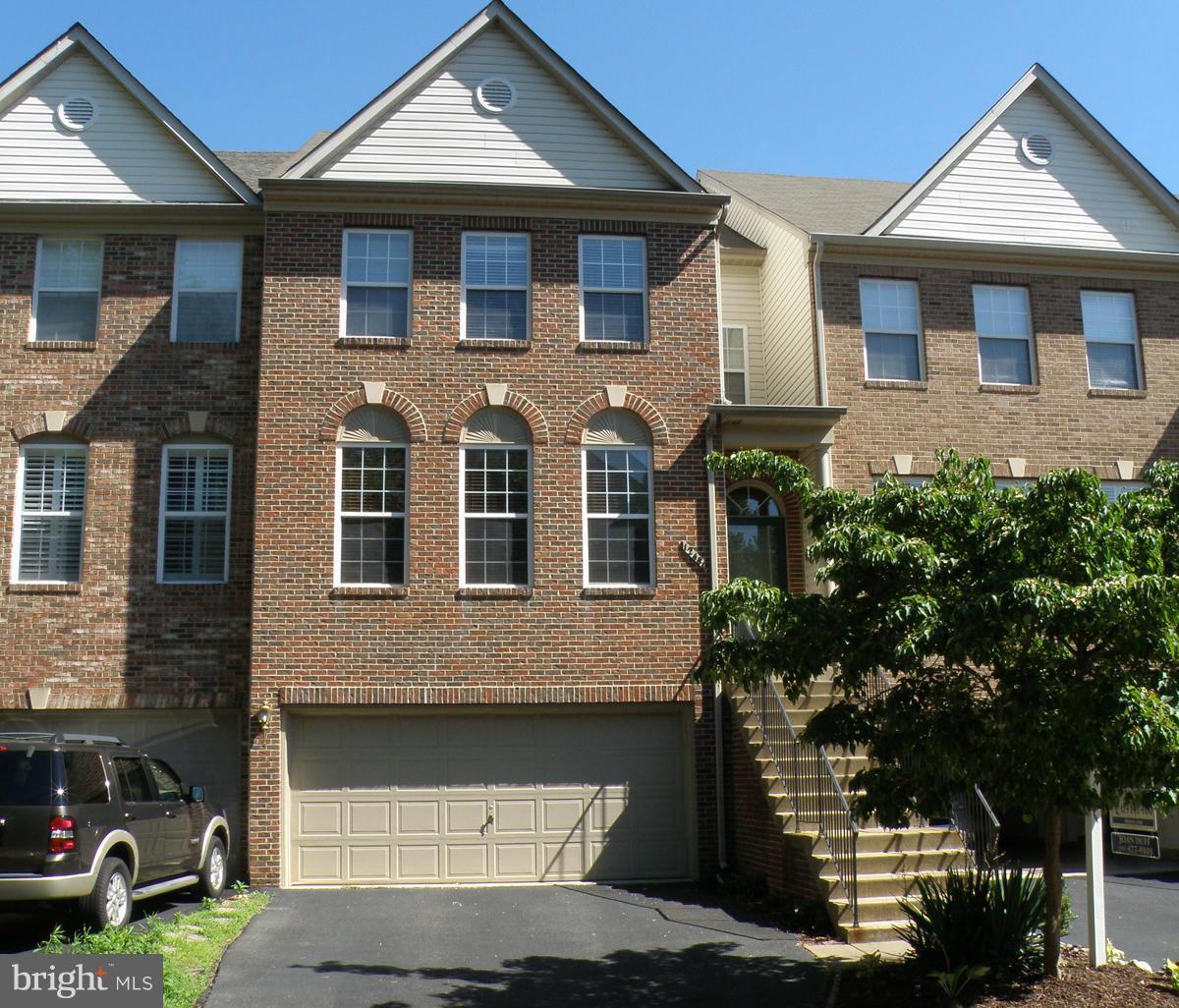 FAIR LAKES COURT - Residential