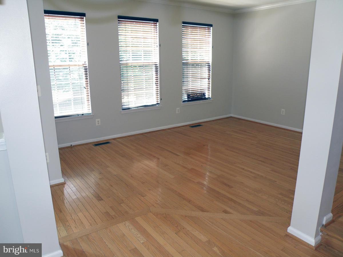 FAIR LAKES COURT - Residential