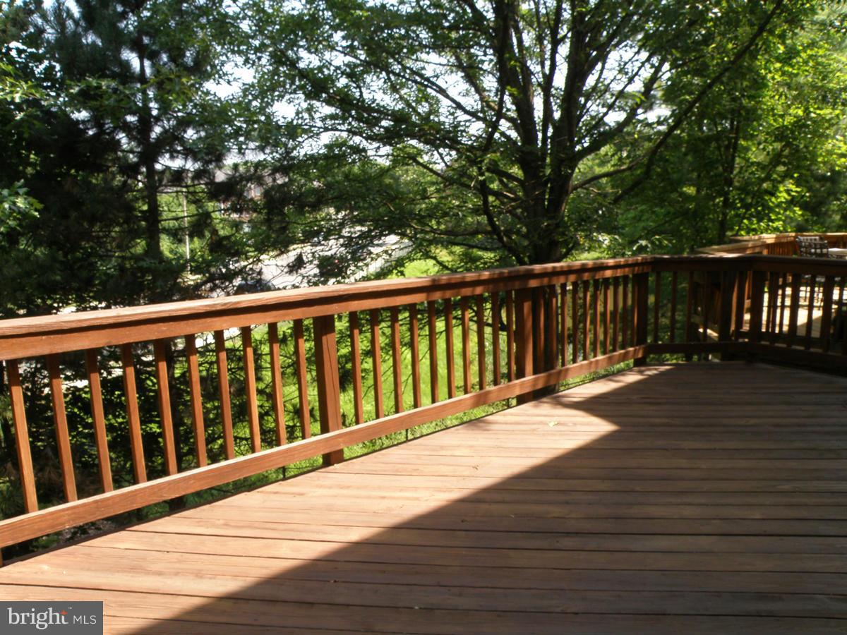 FAIR LAKES COURT - Residential