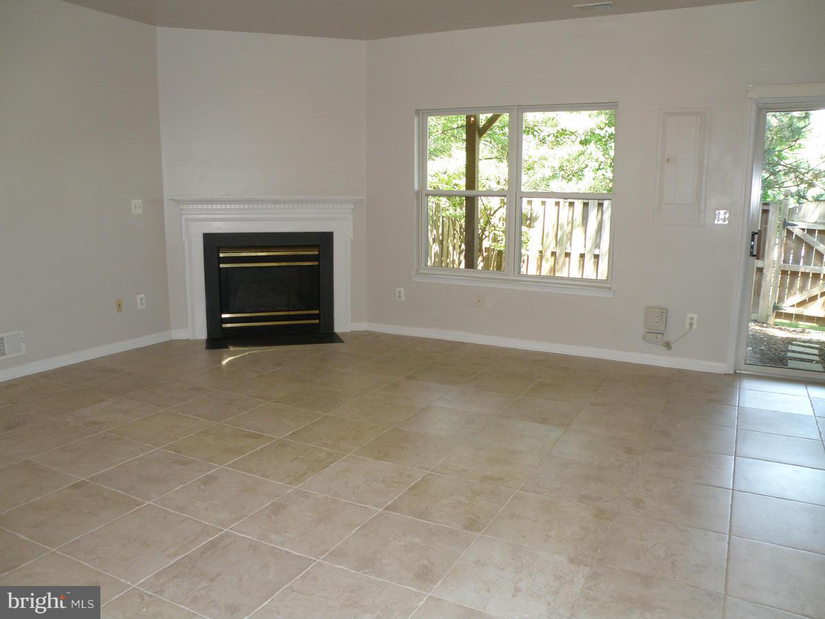 FAIR LAKES COURT - Residential