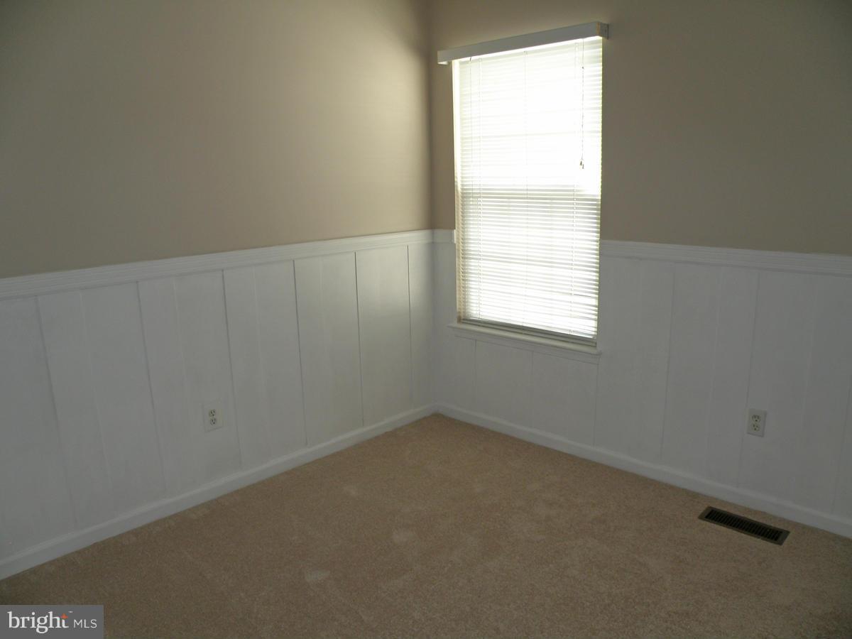 FAIR LAKES COURT - Residential