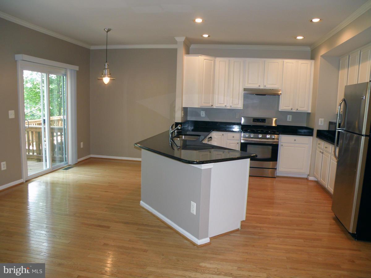 FAIR LAKES COURT - Residential