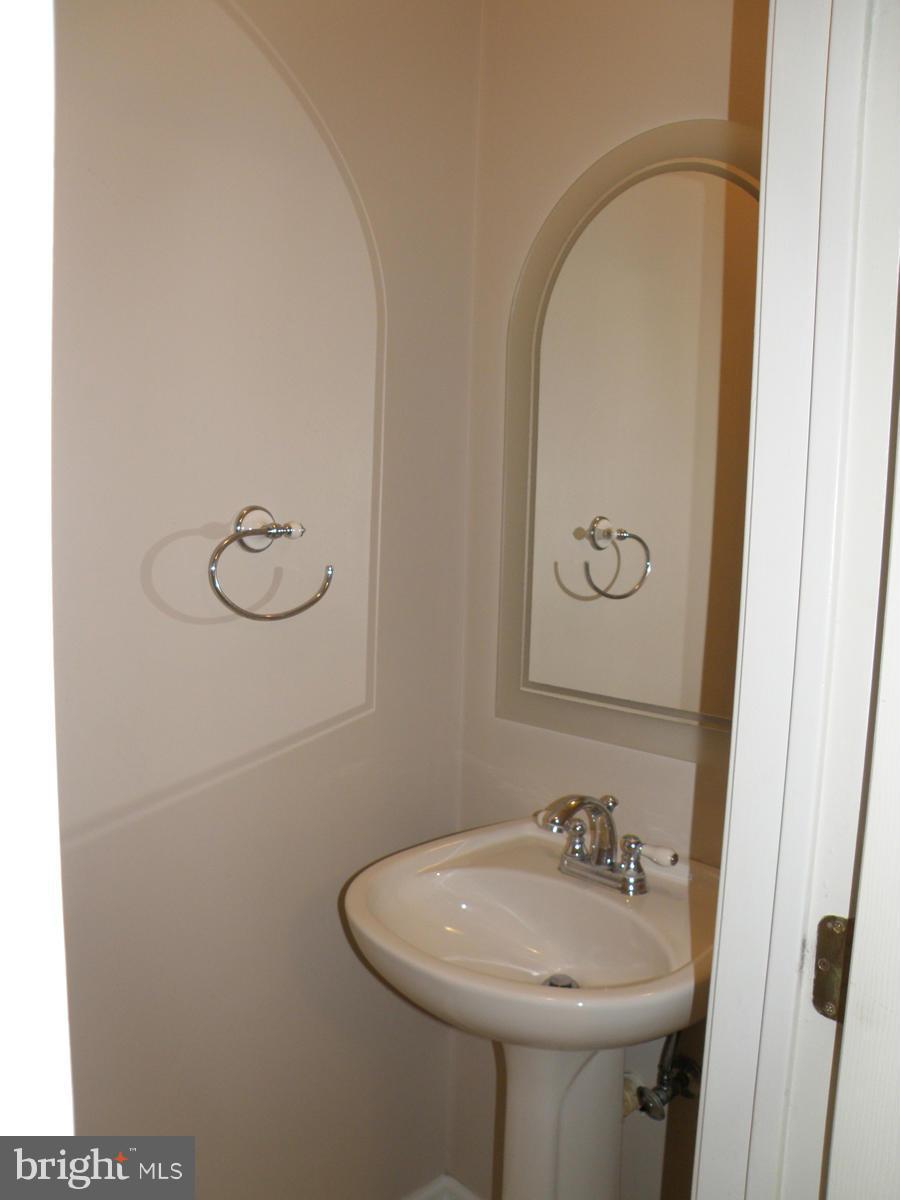 FAIR LAKES COURT - Residential