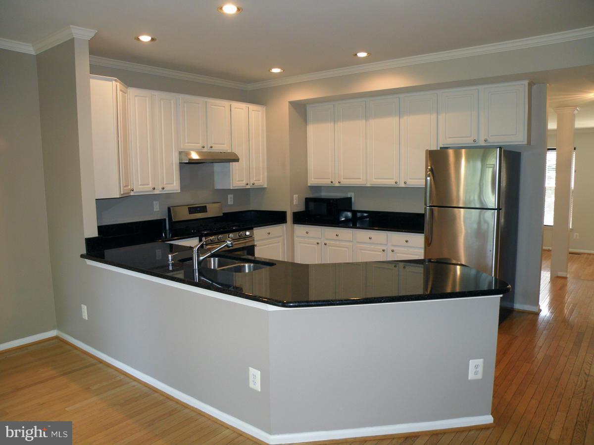 FAIR LAKES COURT - Residential