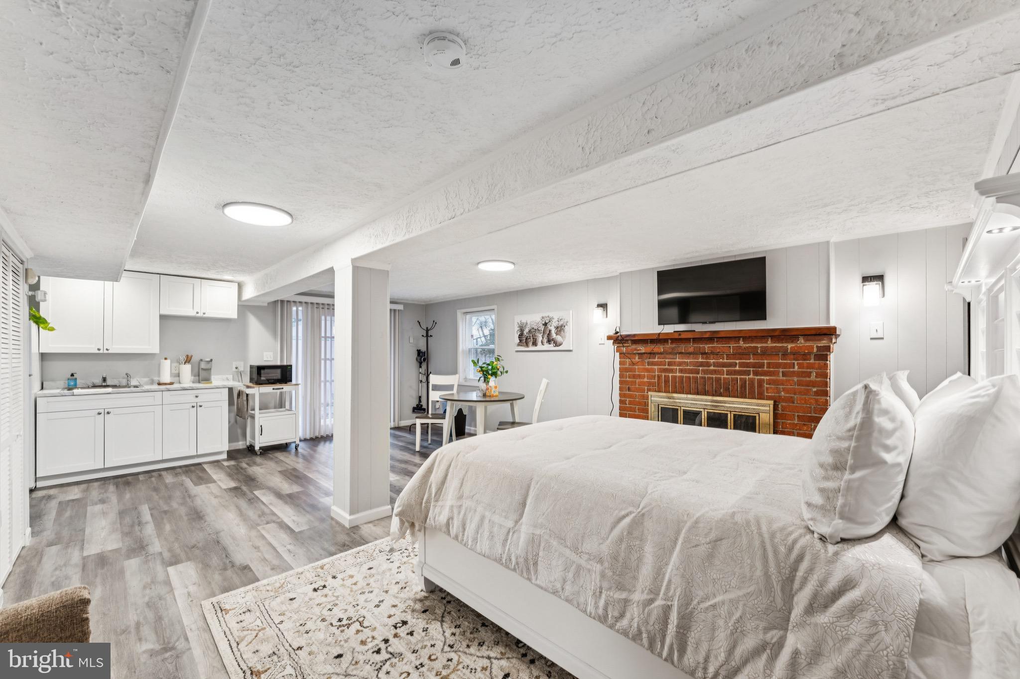 HILLCREST HEIGHTS - Residential Lease