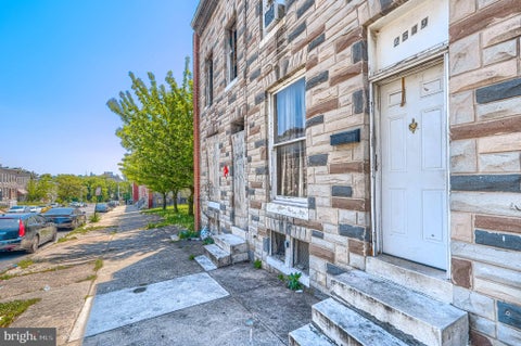 Townhouse For Sale - 2549 Mchenry Street<br/> BALTIMORE, MD 21223