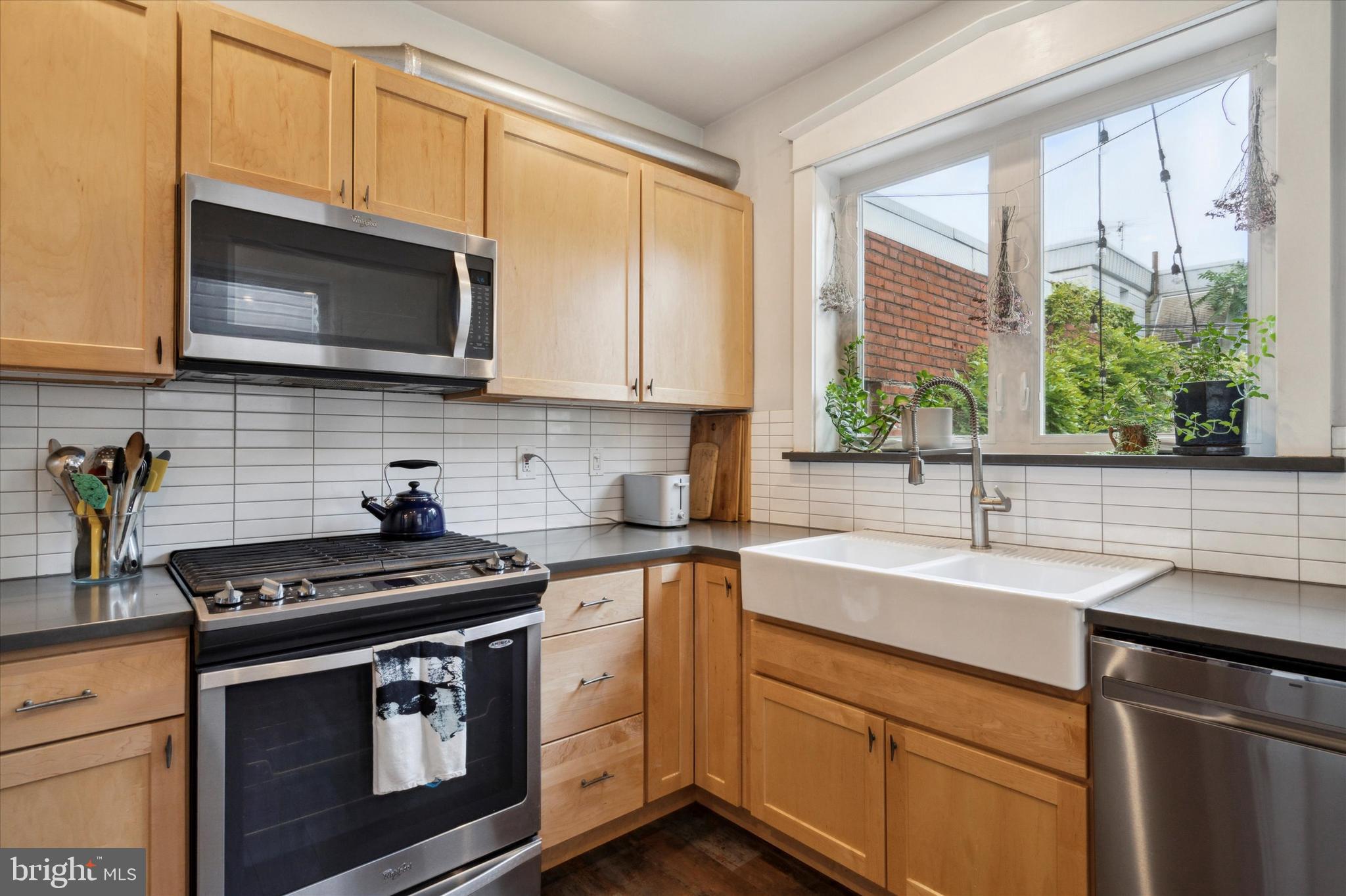 PORT RICHMOND - Residential Lease