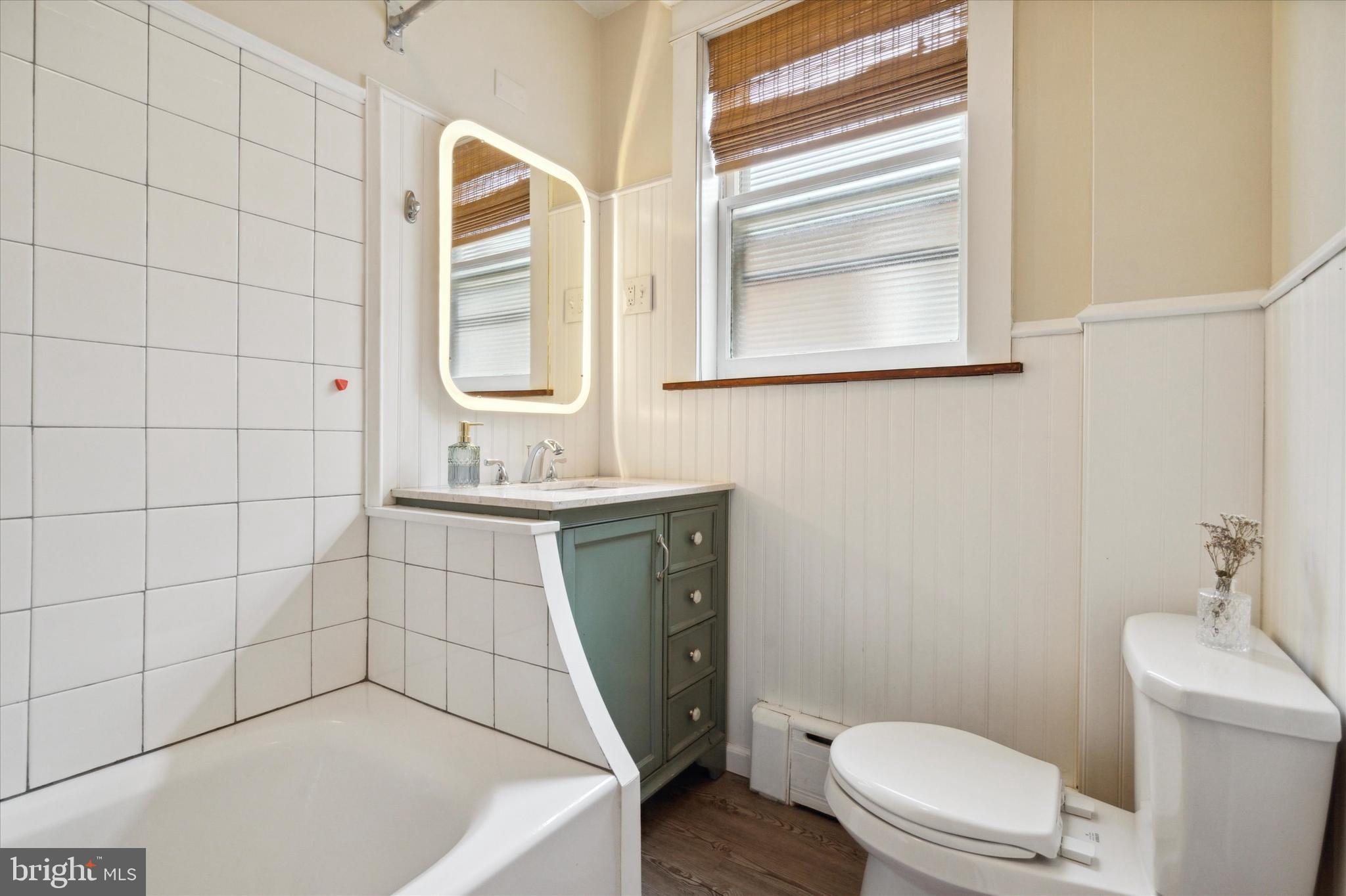 PORT RICHMOND - Residential Lease