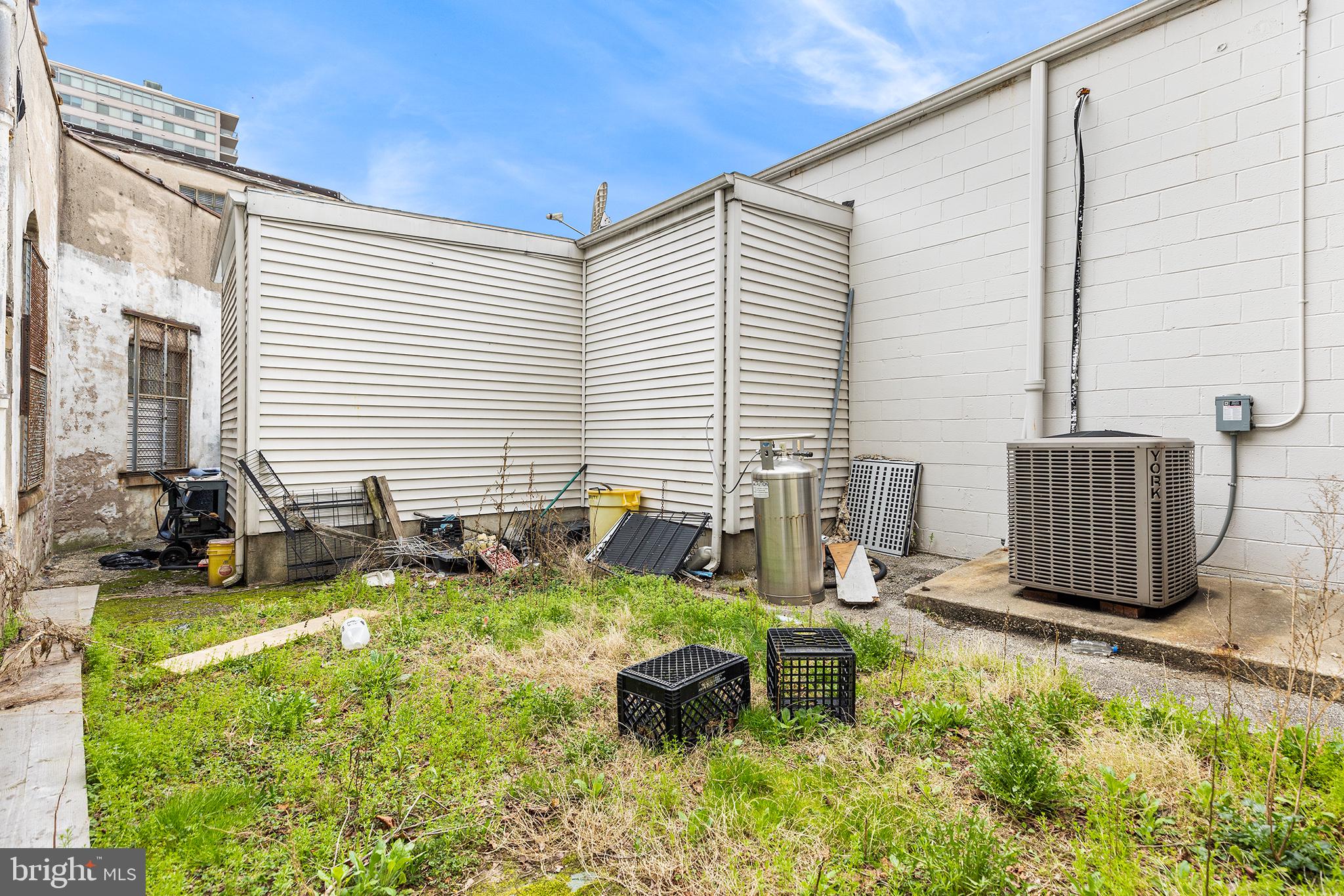 FAIRMOUNT - Commercial Sale