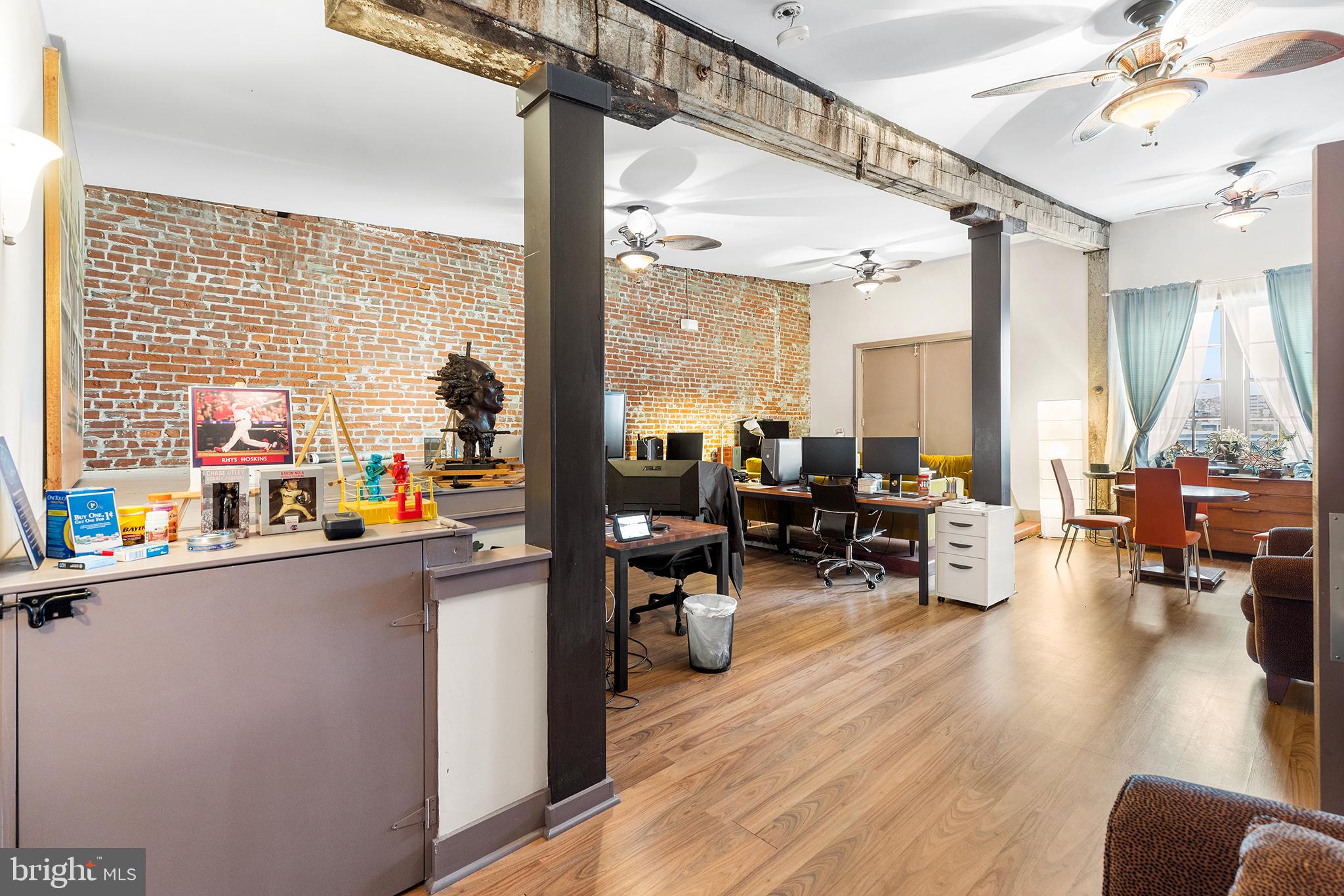 FAIRMOUNT - Commercial Sale