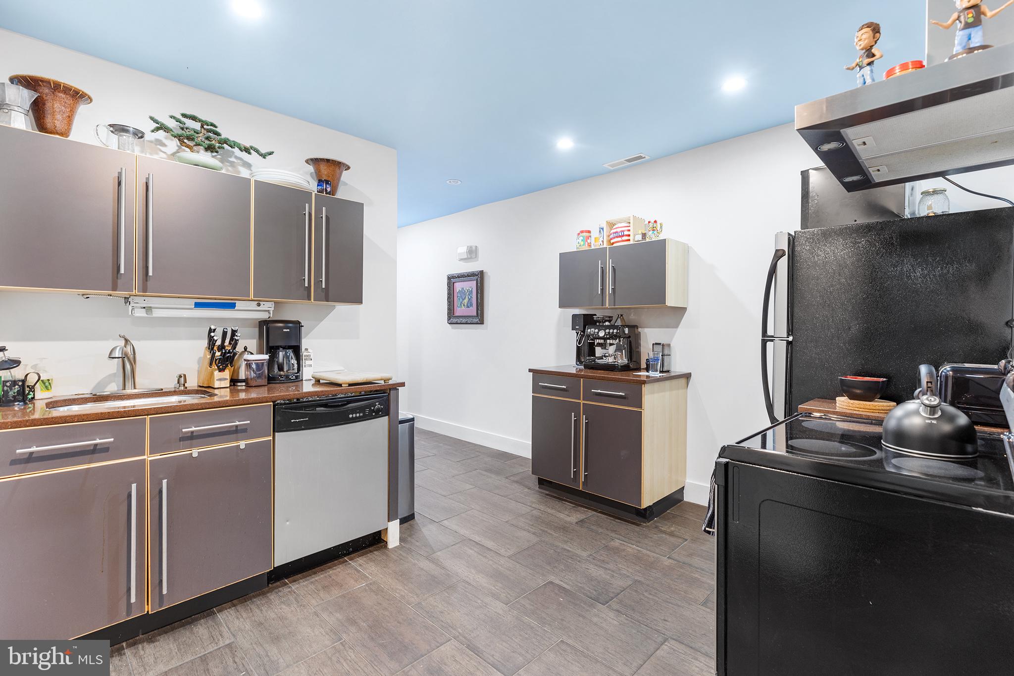 FAIRMOUNT - Commercial Sale