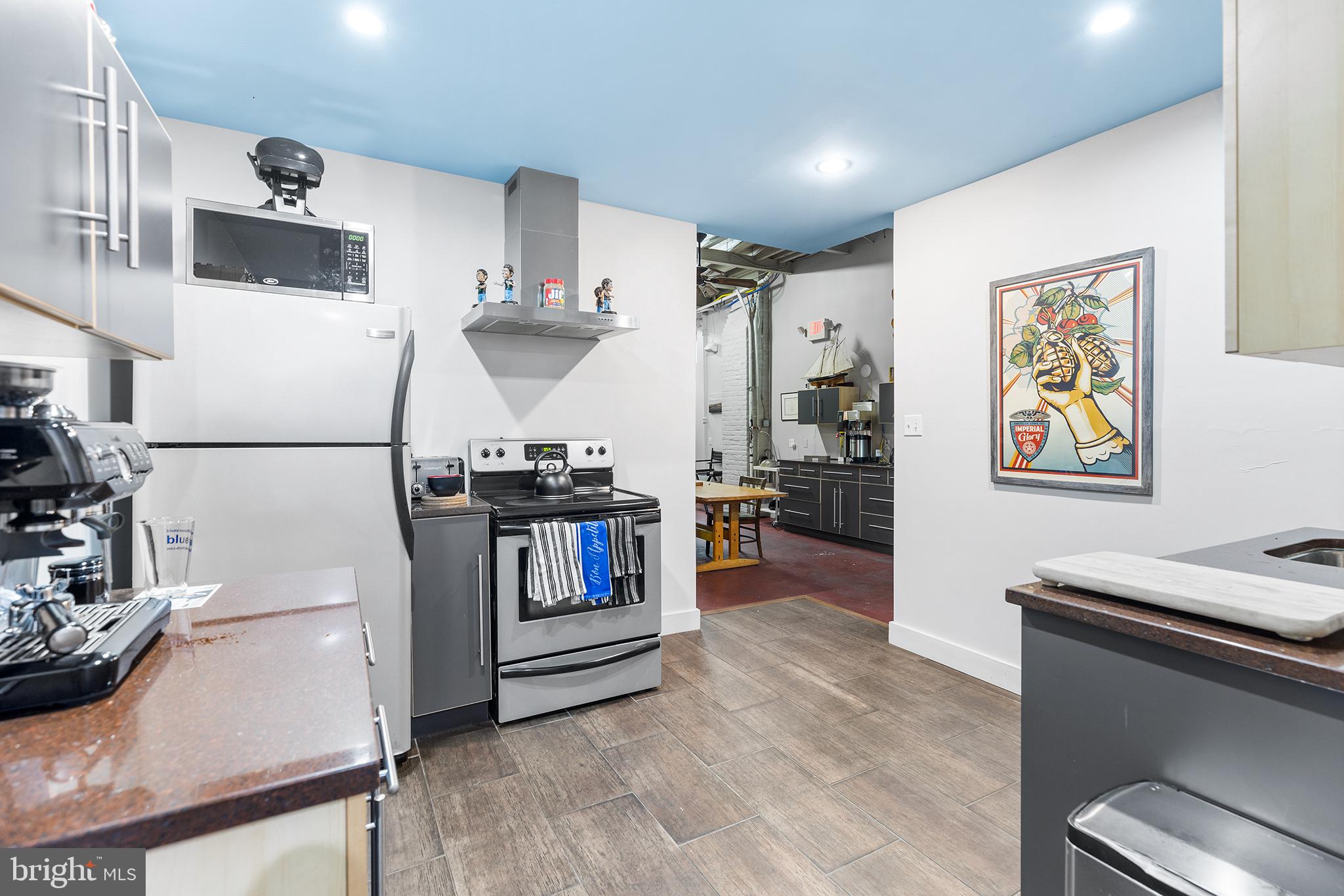 FAIRMOUNT - Commercial Sale