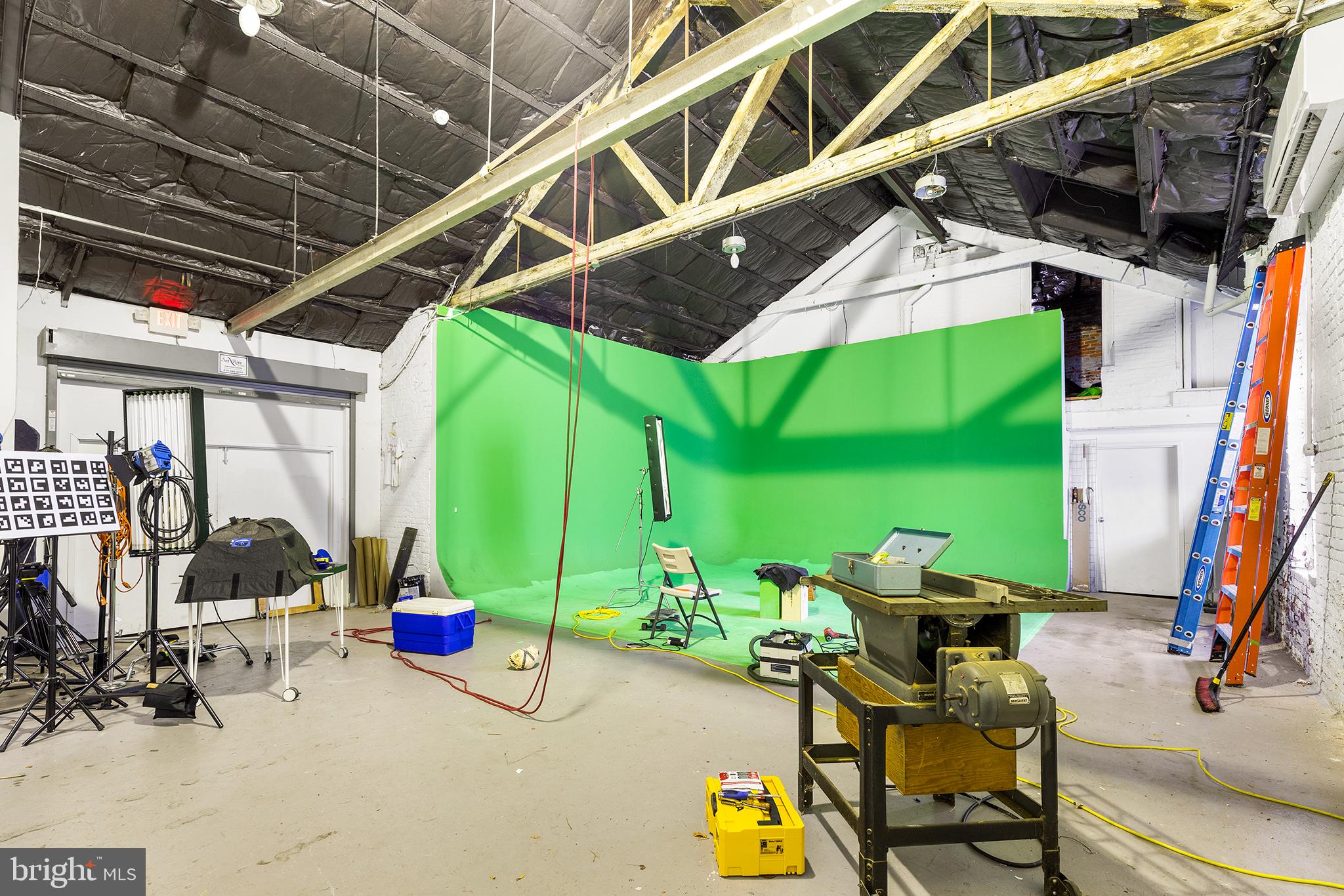 FAIRMOUNT - Commercial Sale