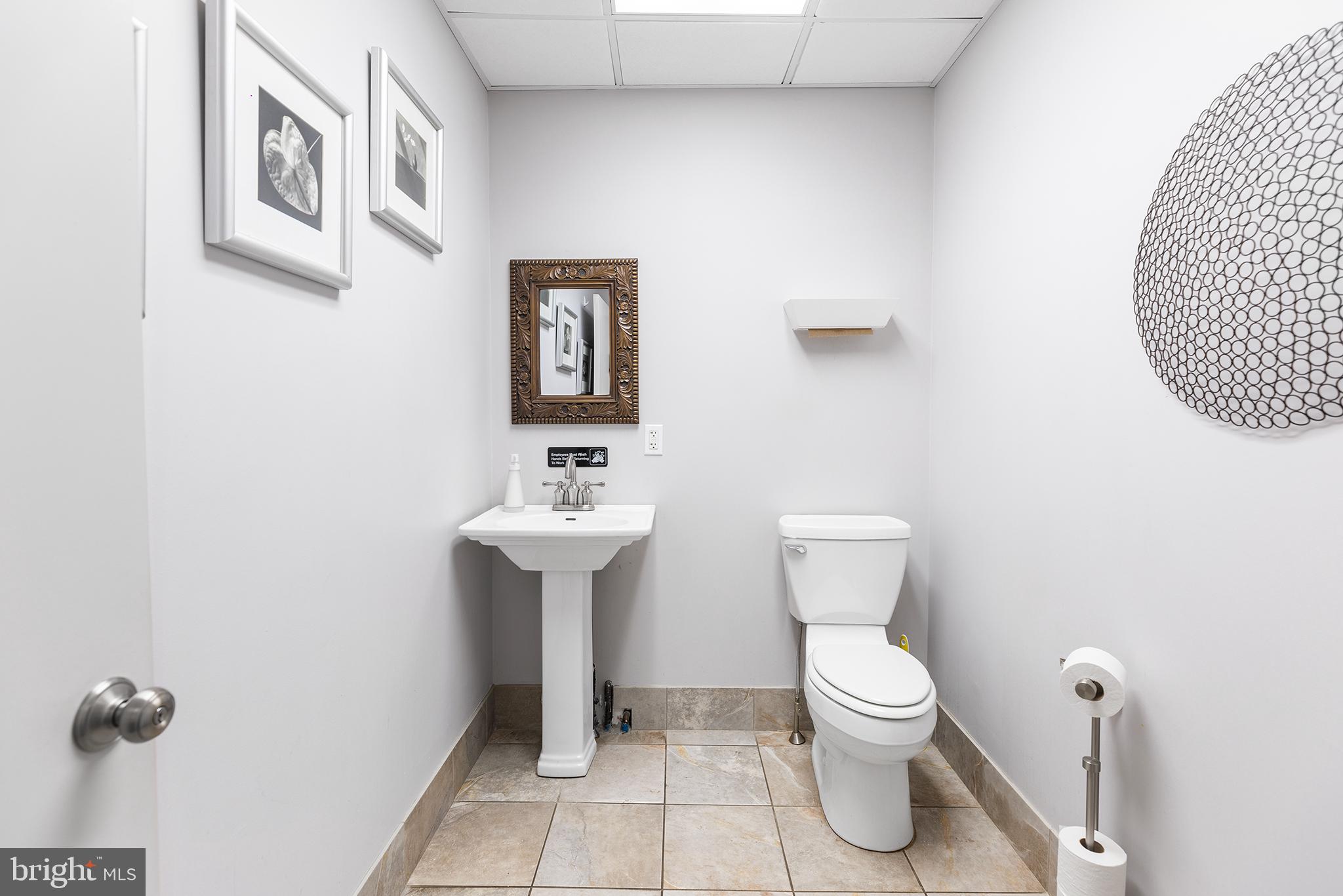 FAIRMOUNT - Commercial Sale