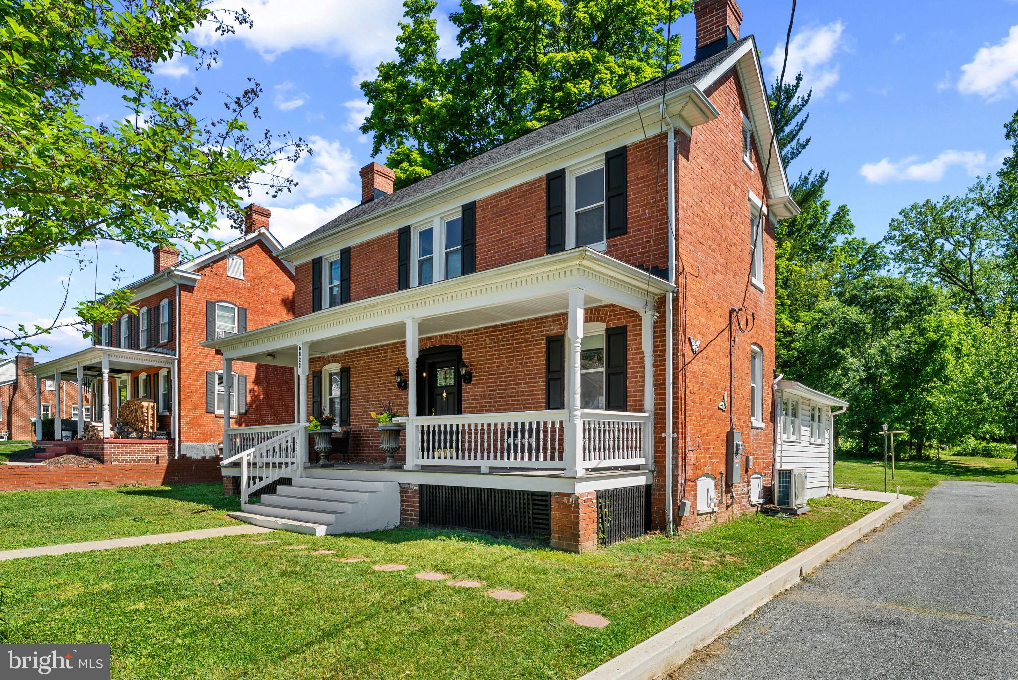 6822 BUCKINGHAM LANE