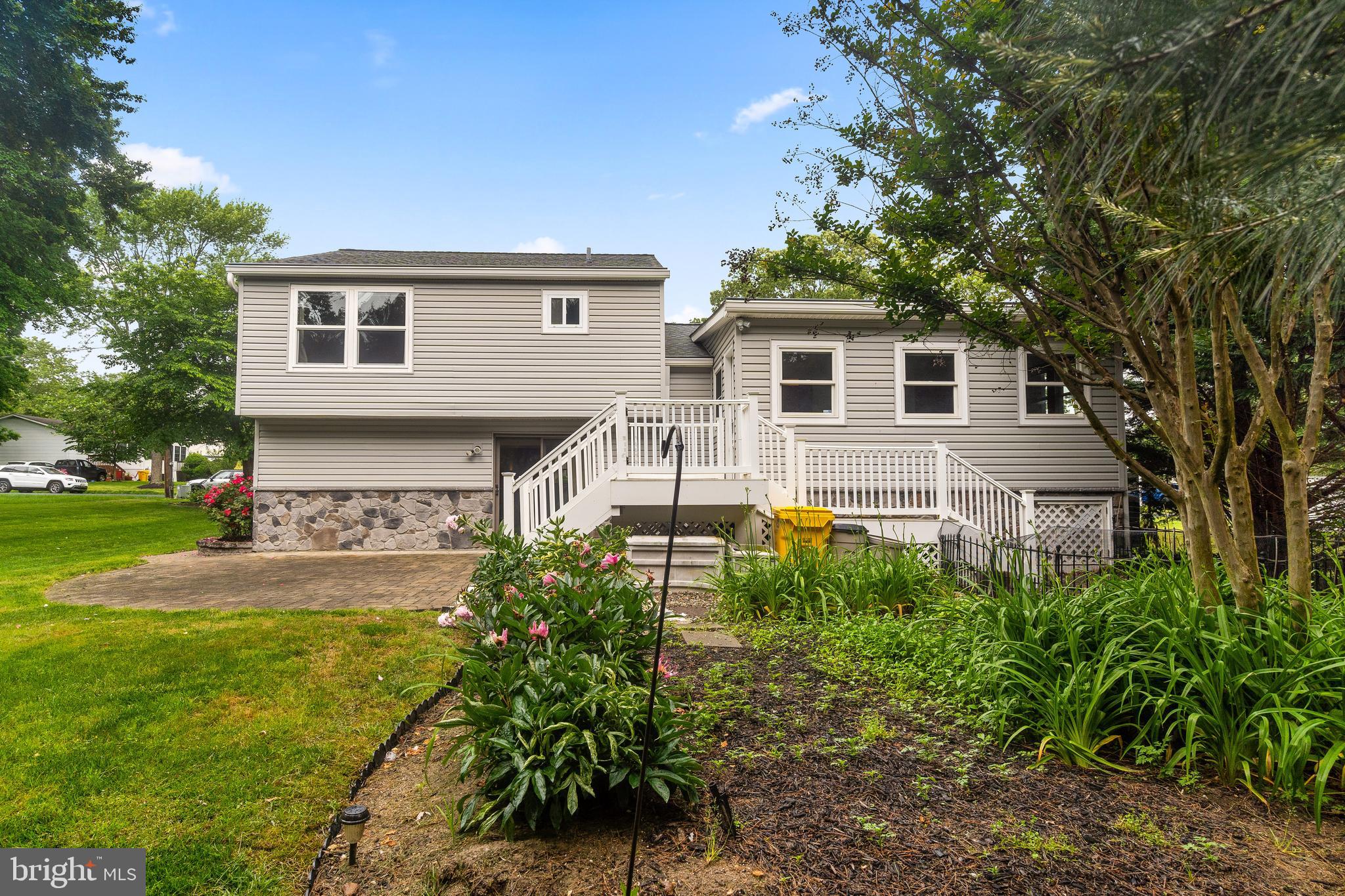 ELMHURST - Residential