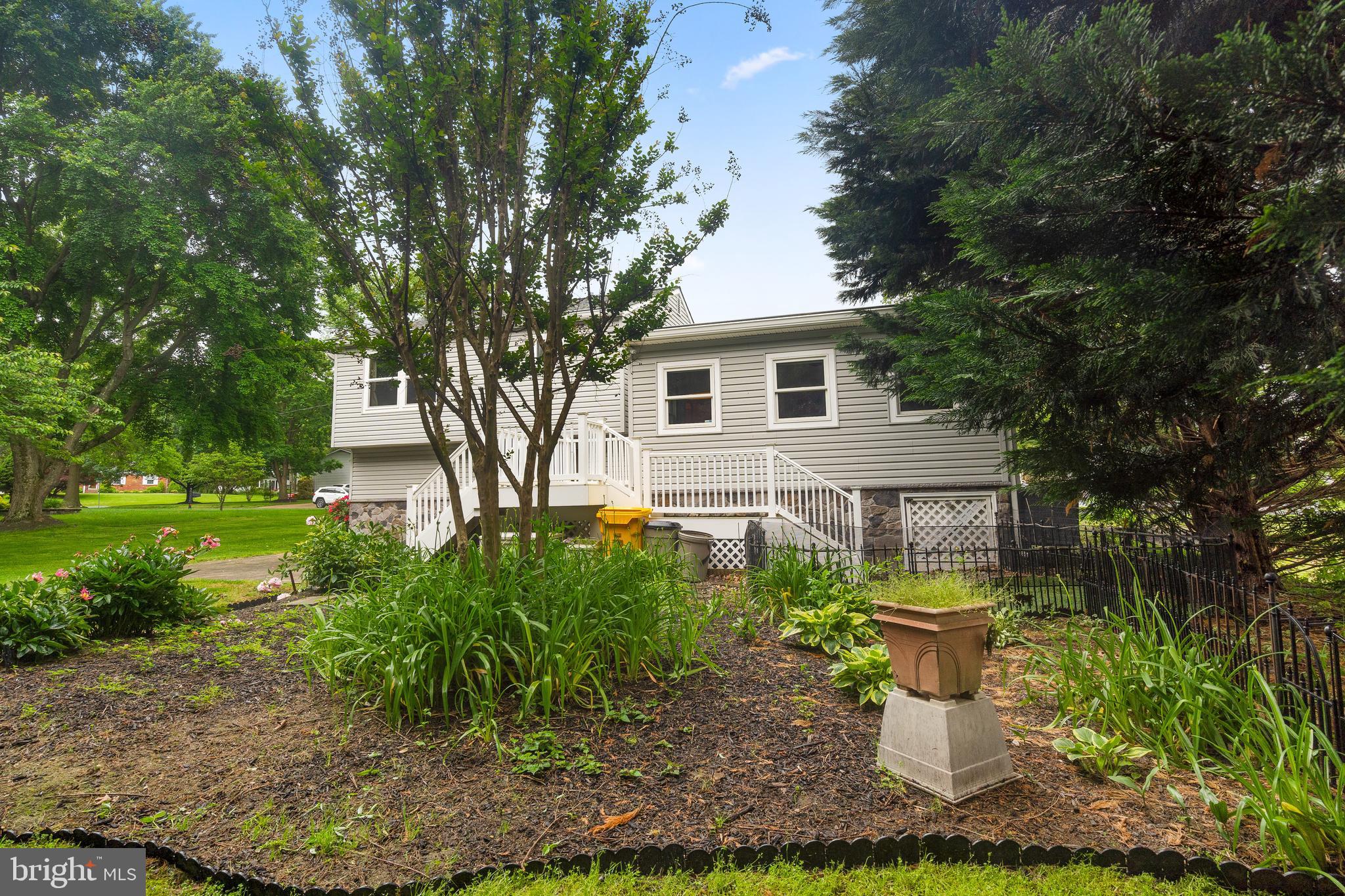 ELMHURST - Residential