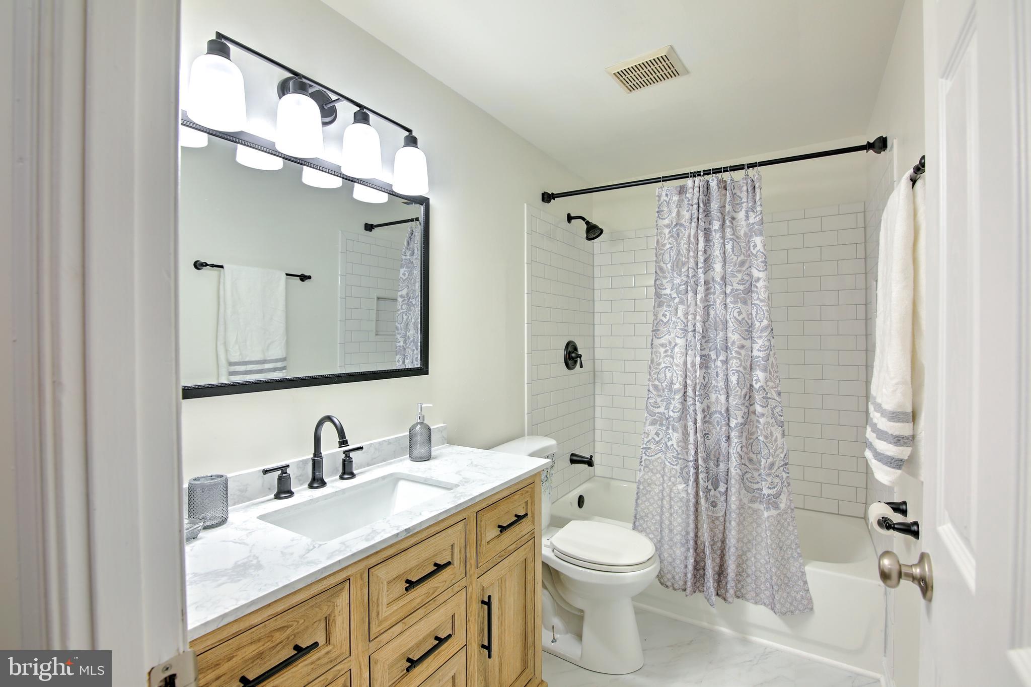 KINGS COURT - Residential