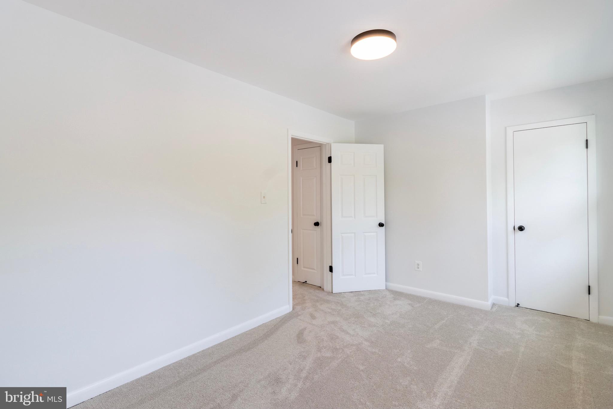 ROYAL VILLAGE - Residential