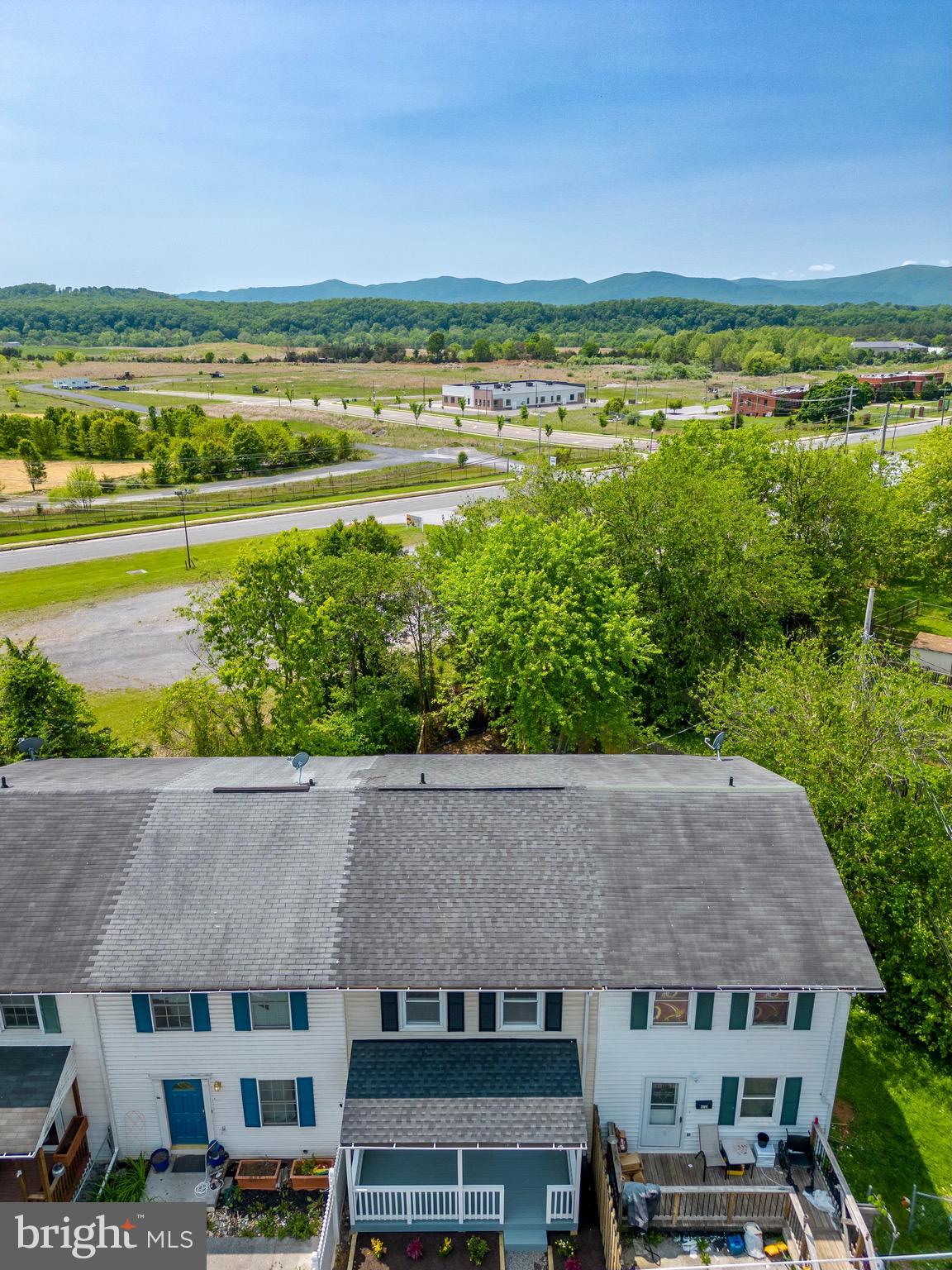 ROYAL VILLAGE - Residential