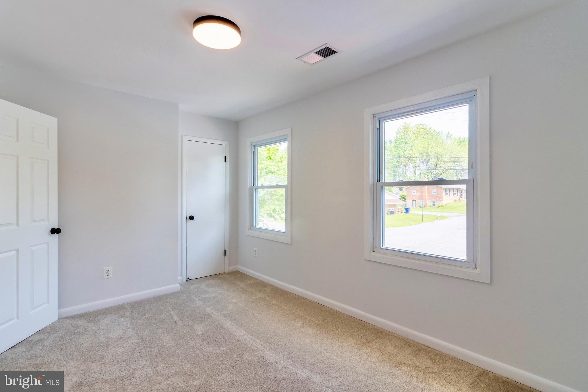 ROYAL VILLAGE - Residential