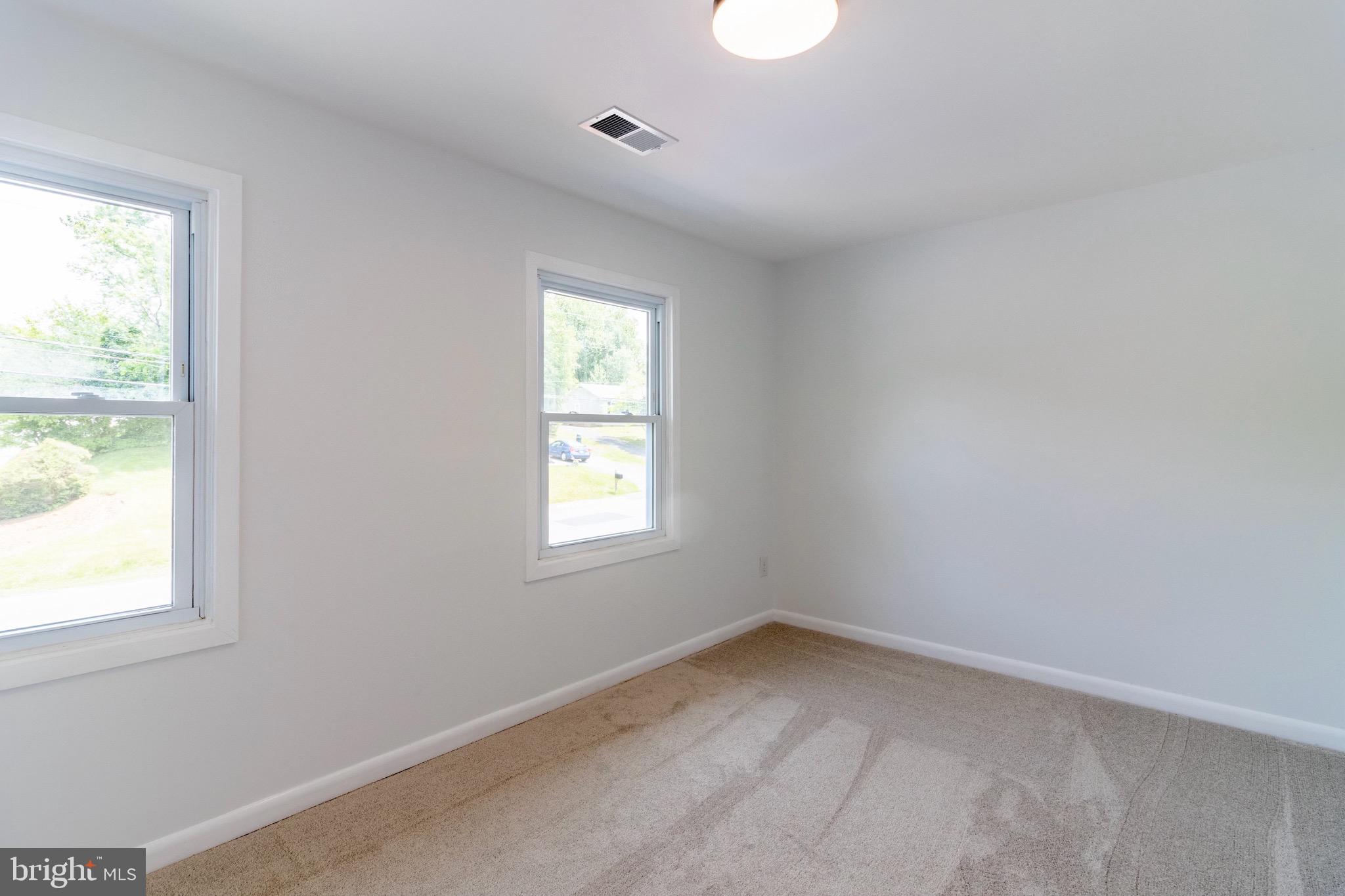 ROYAL VILLAGE - Residential