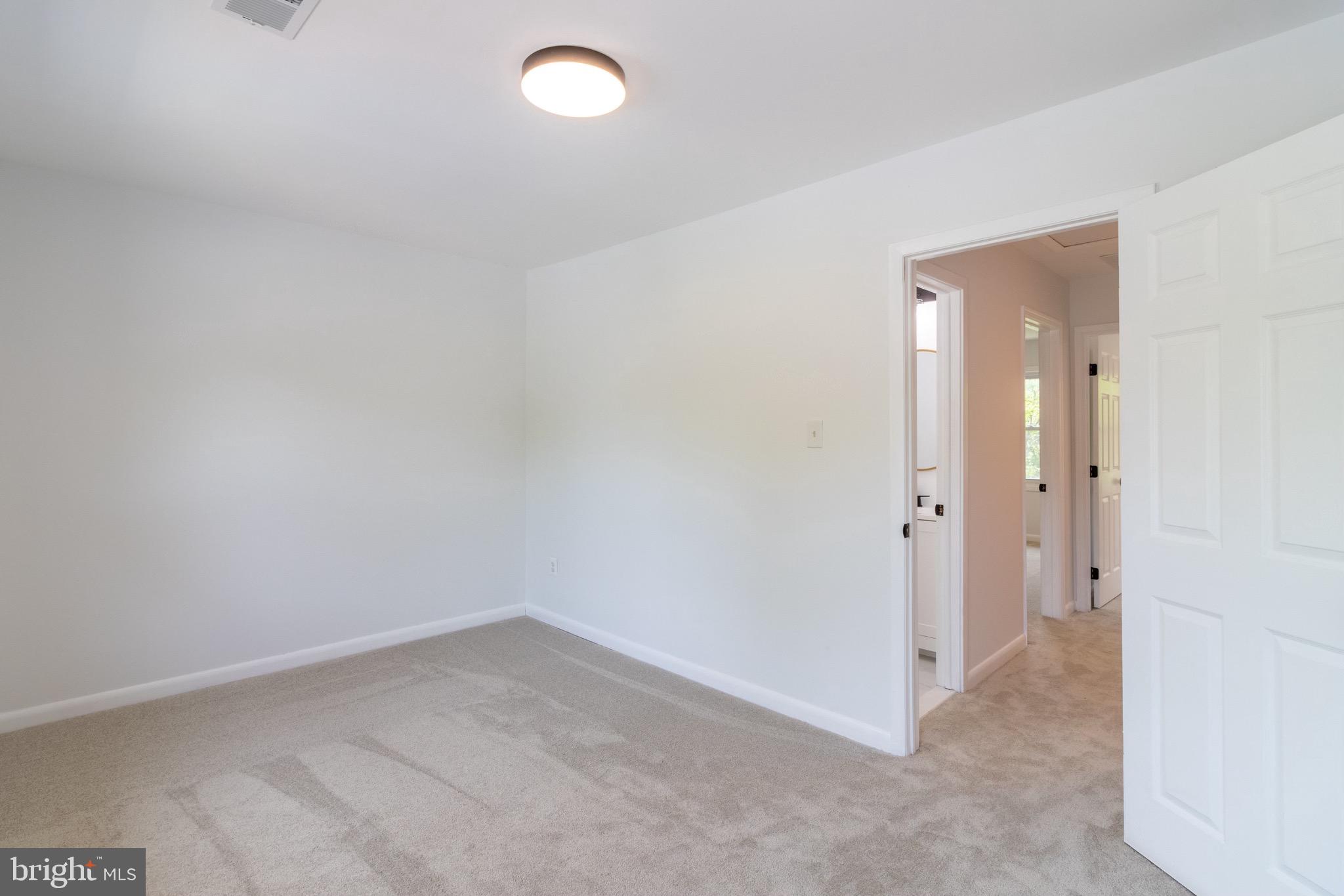 ROYAL VILLAGE - Residential