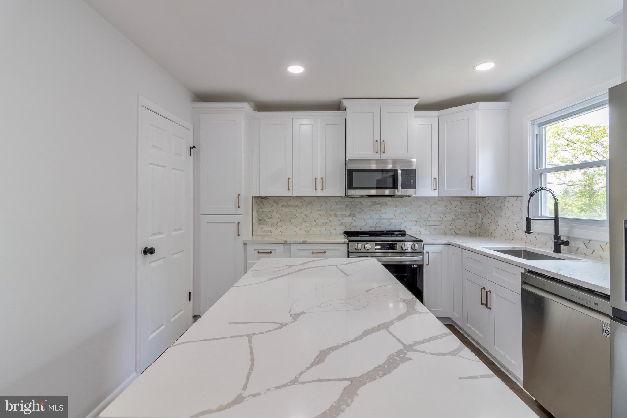 ROYAL VILLAGE - Residential