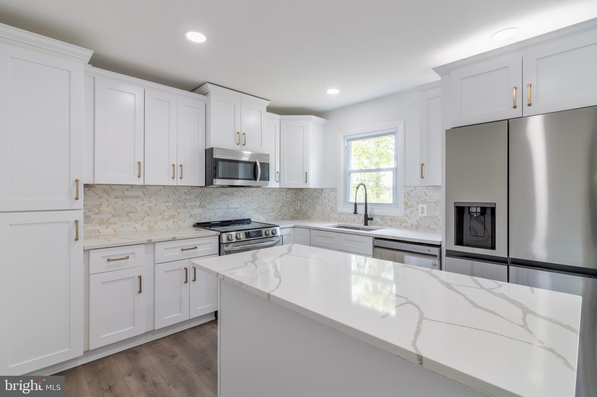 ROYAL VILLAGE - Residential