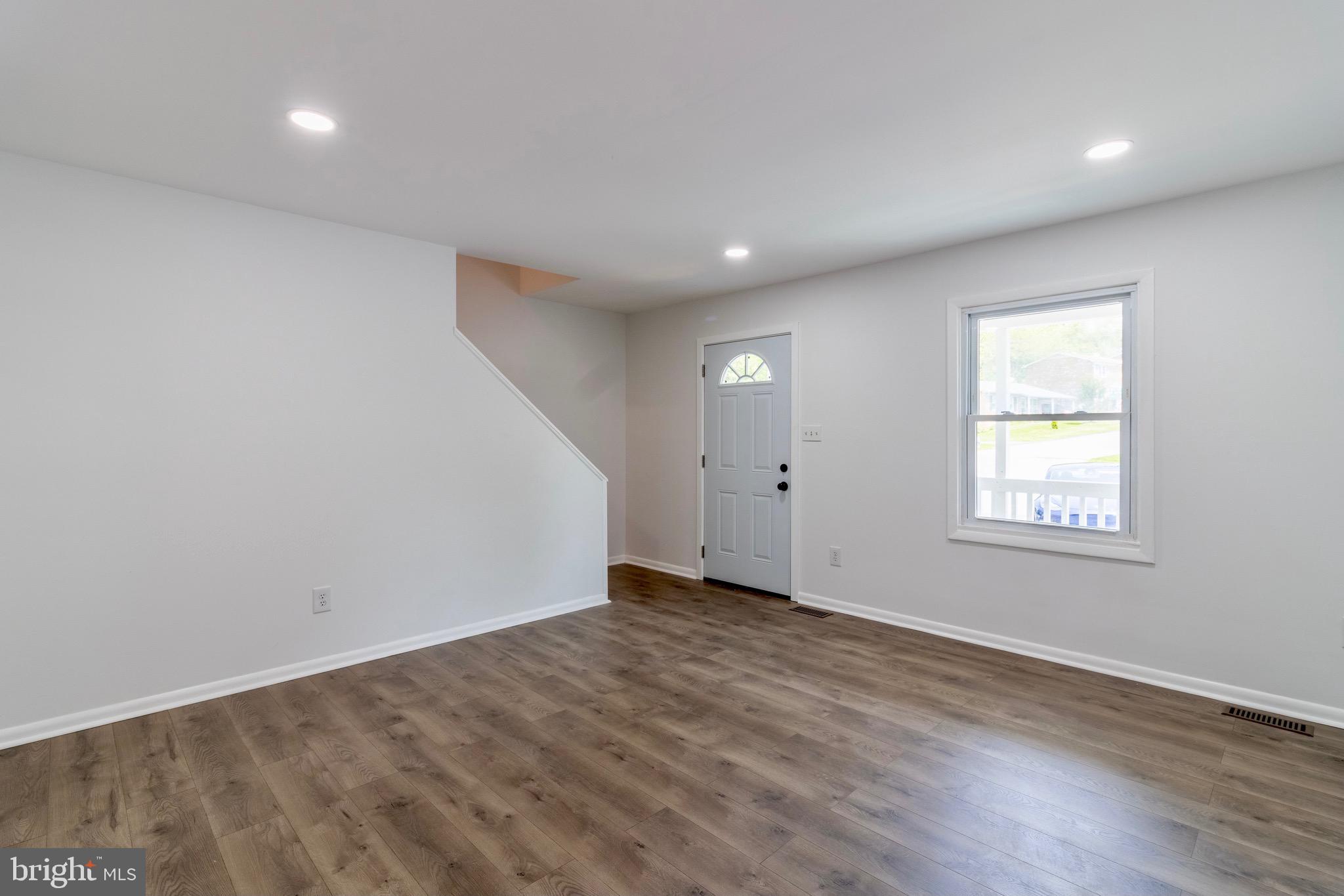 ROYAL VILLAGE - Residential