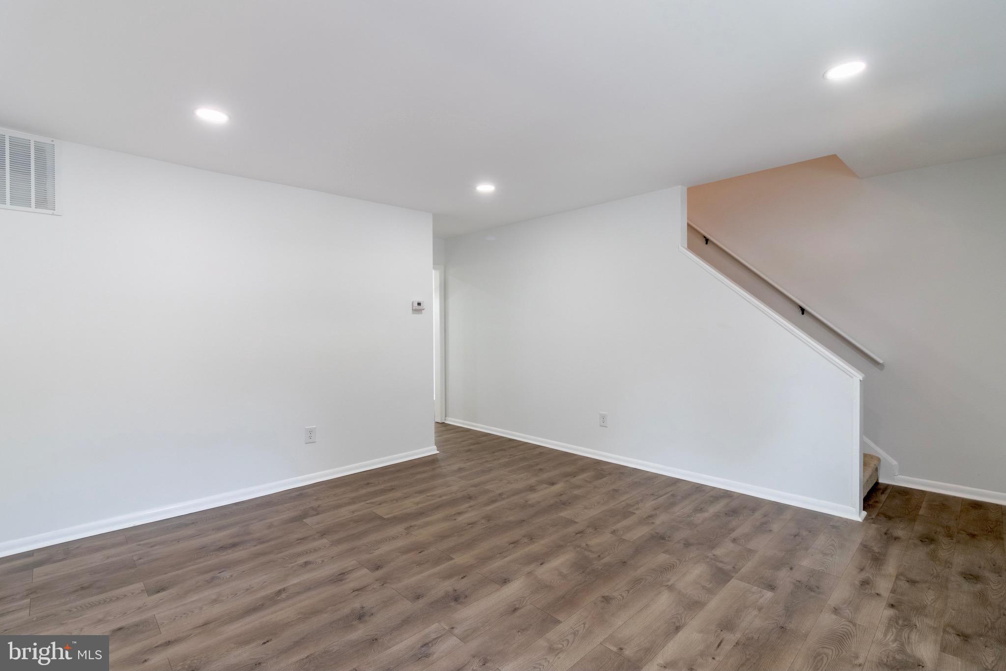 ROYAL VILLAGE - Residential