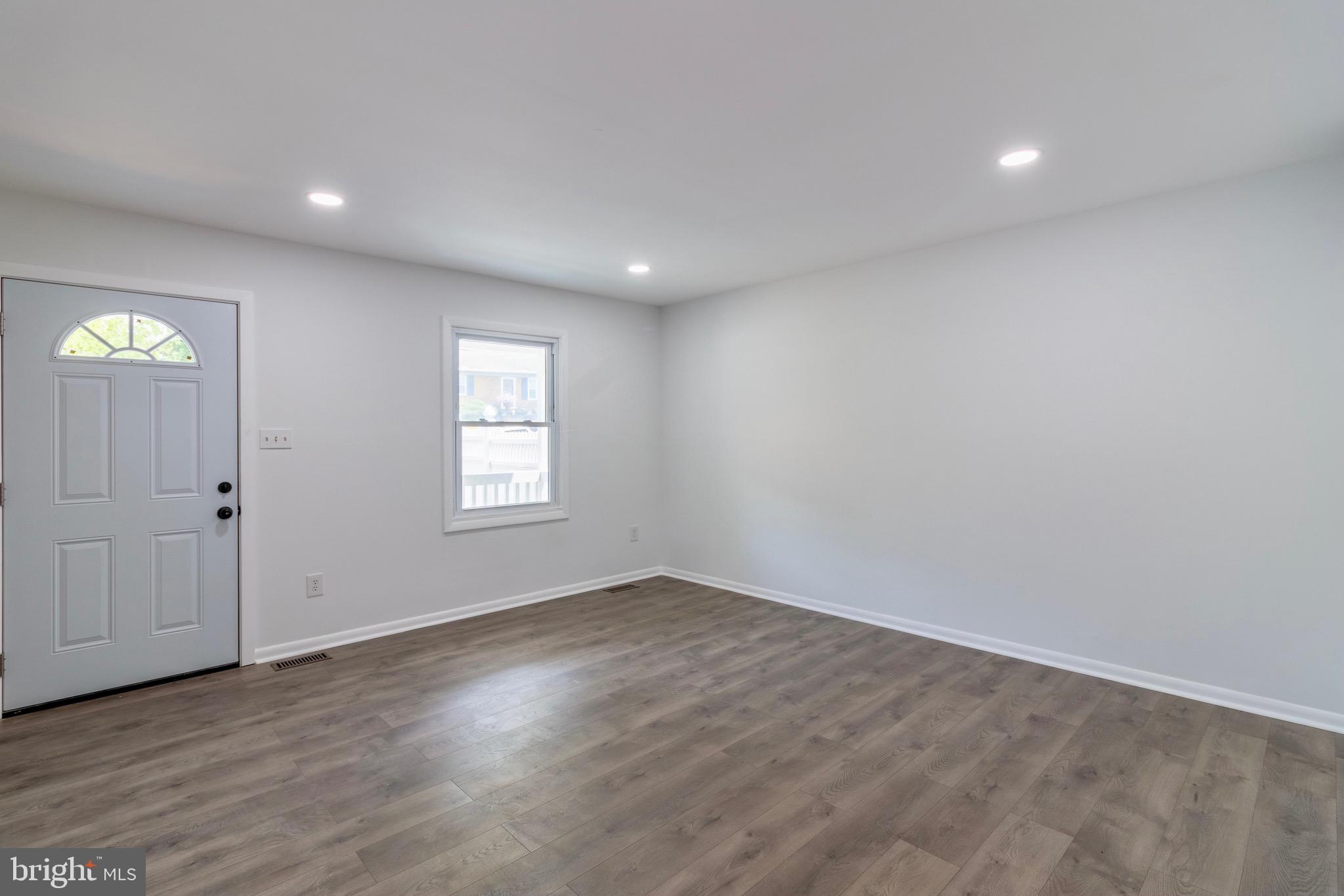 ROYAL VILLAGE - Residential