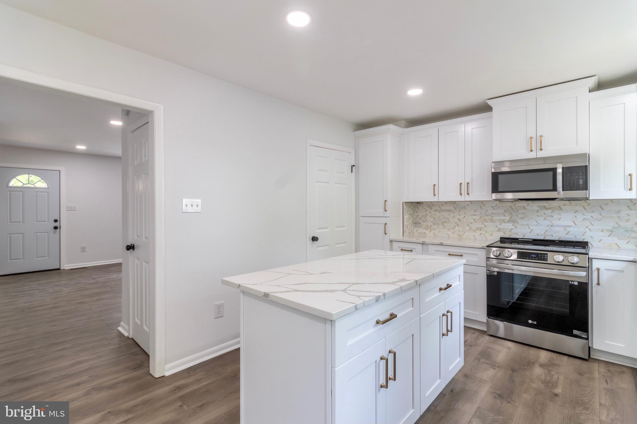 ROYAL VILLAGE - Residential