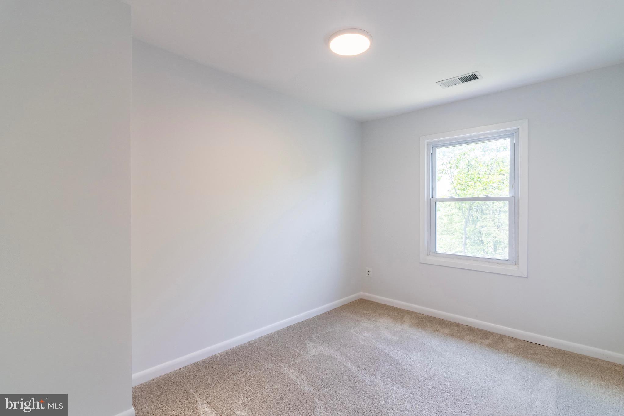 ROYAL VILLAGE - Residential