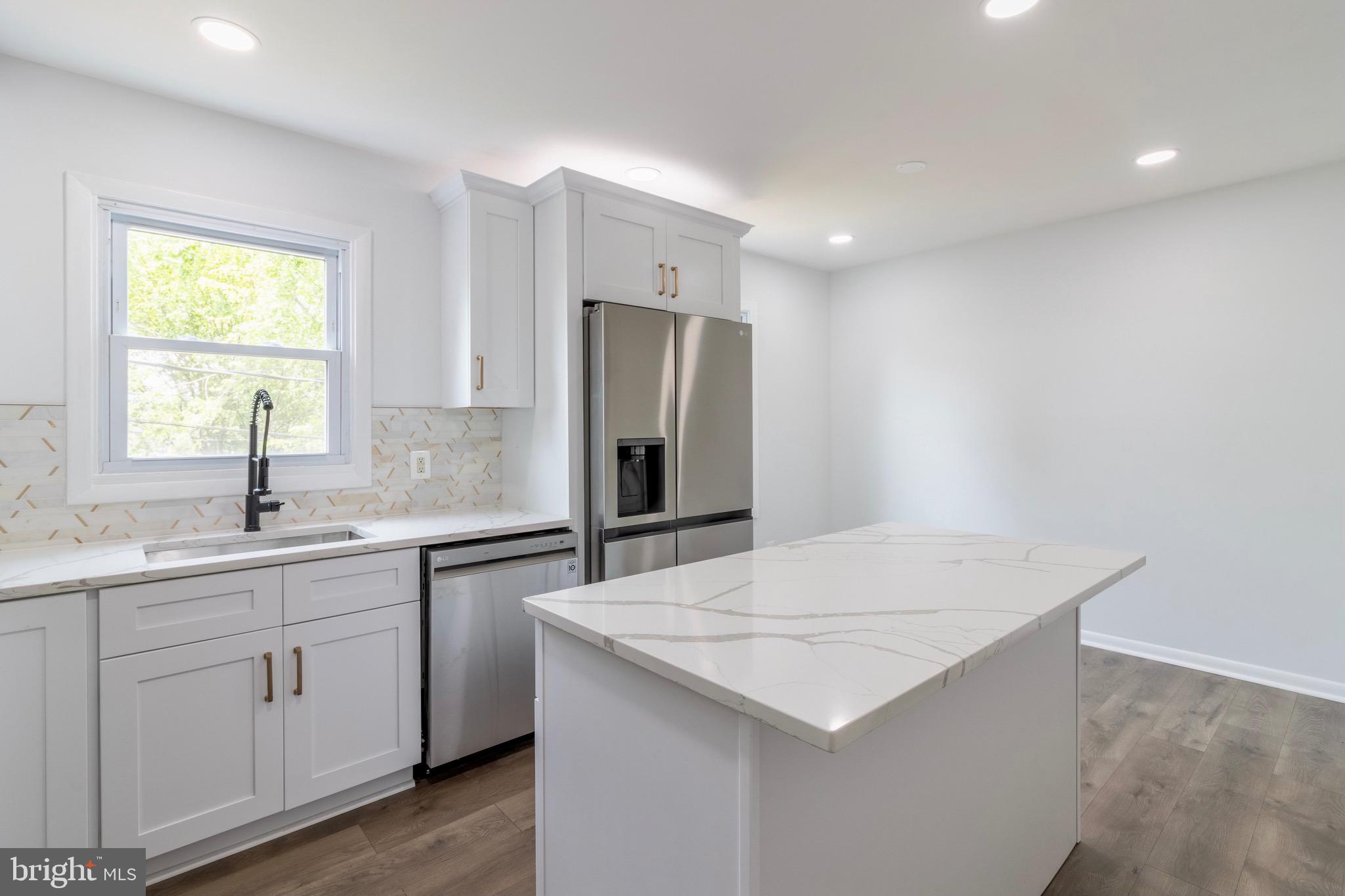 ROYAL VILLAGE - Residential