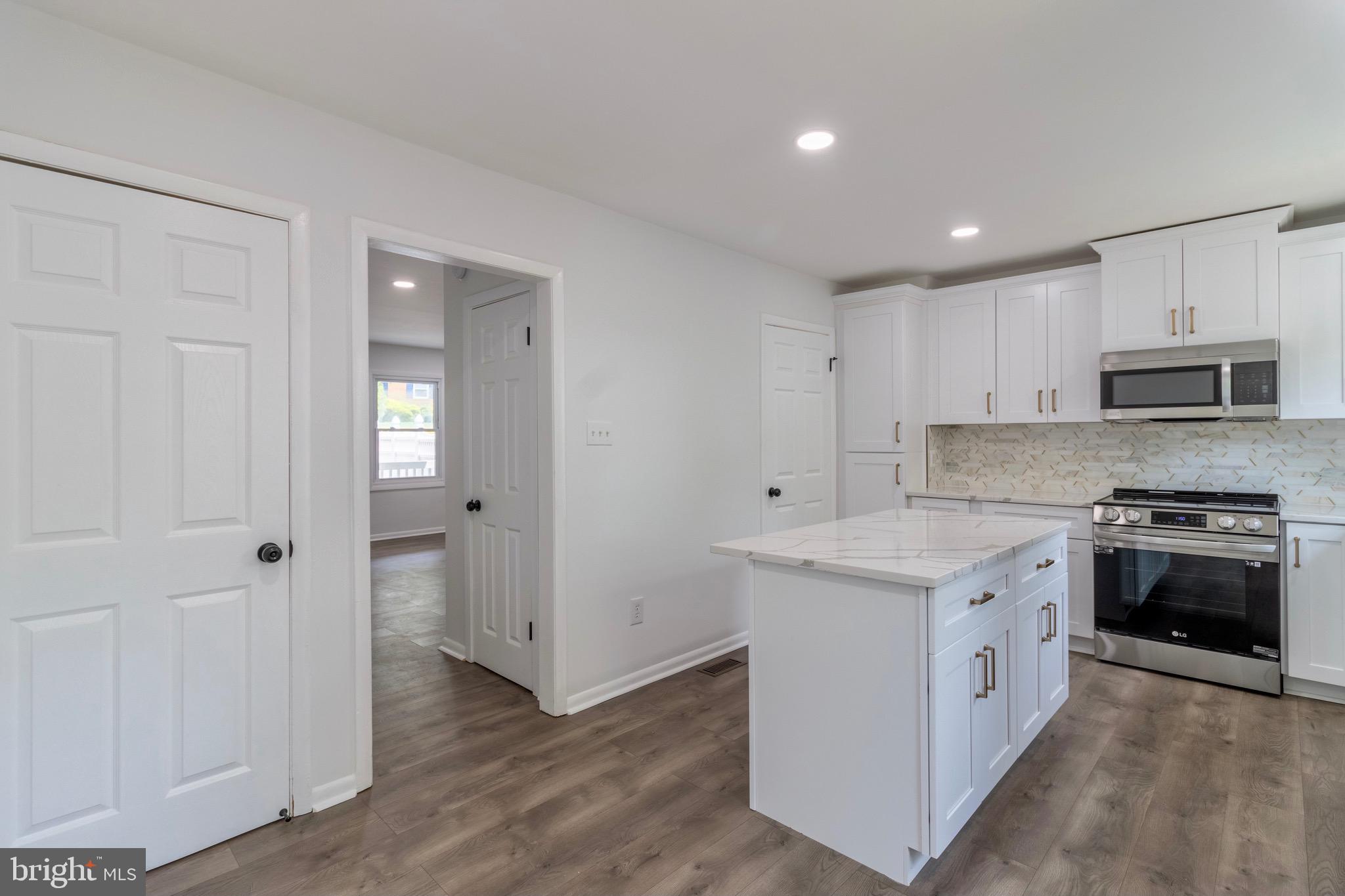 ROYAL VILLAGE - Residential