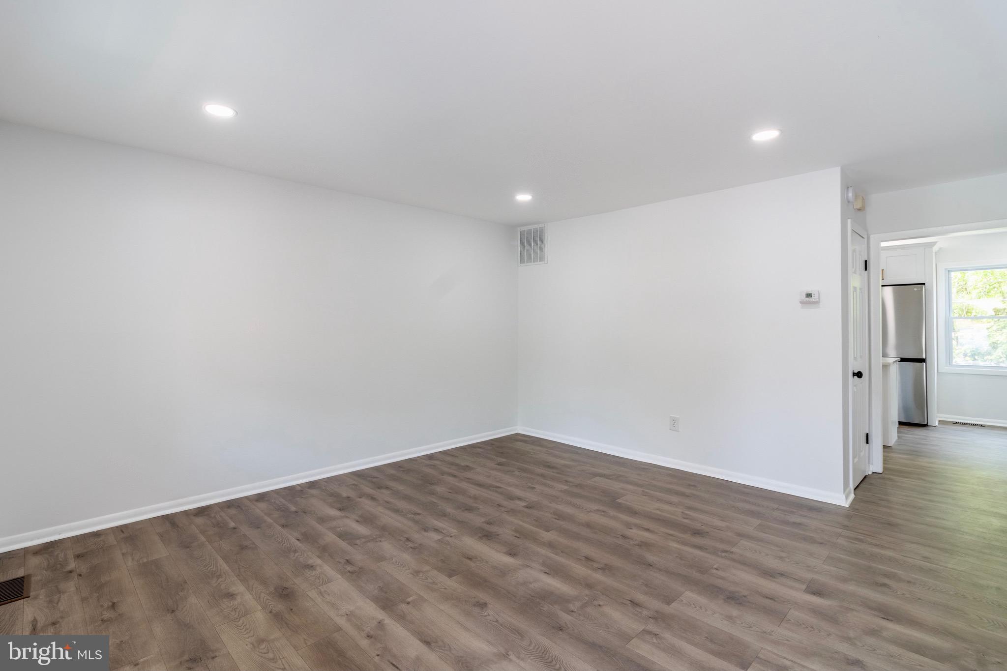 ROYAL VILLAGE - Residential