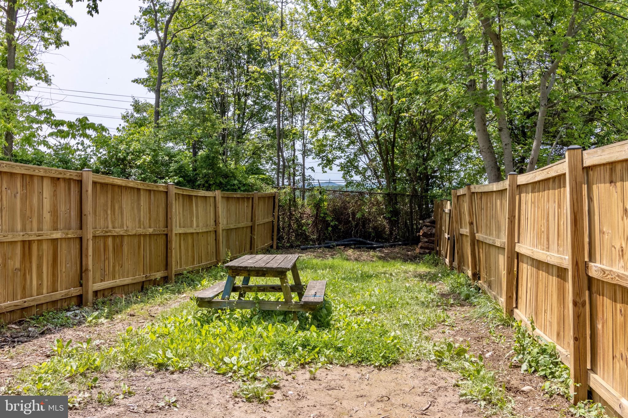 ROYAL VILLAGE - Residential