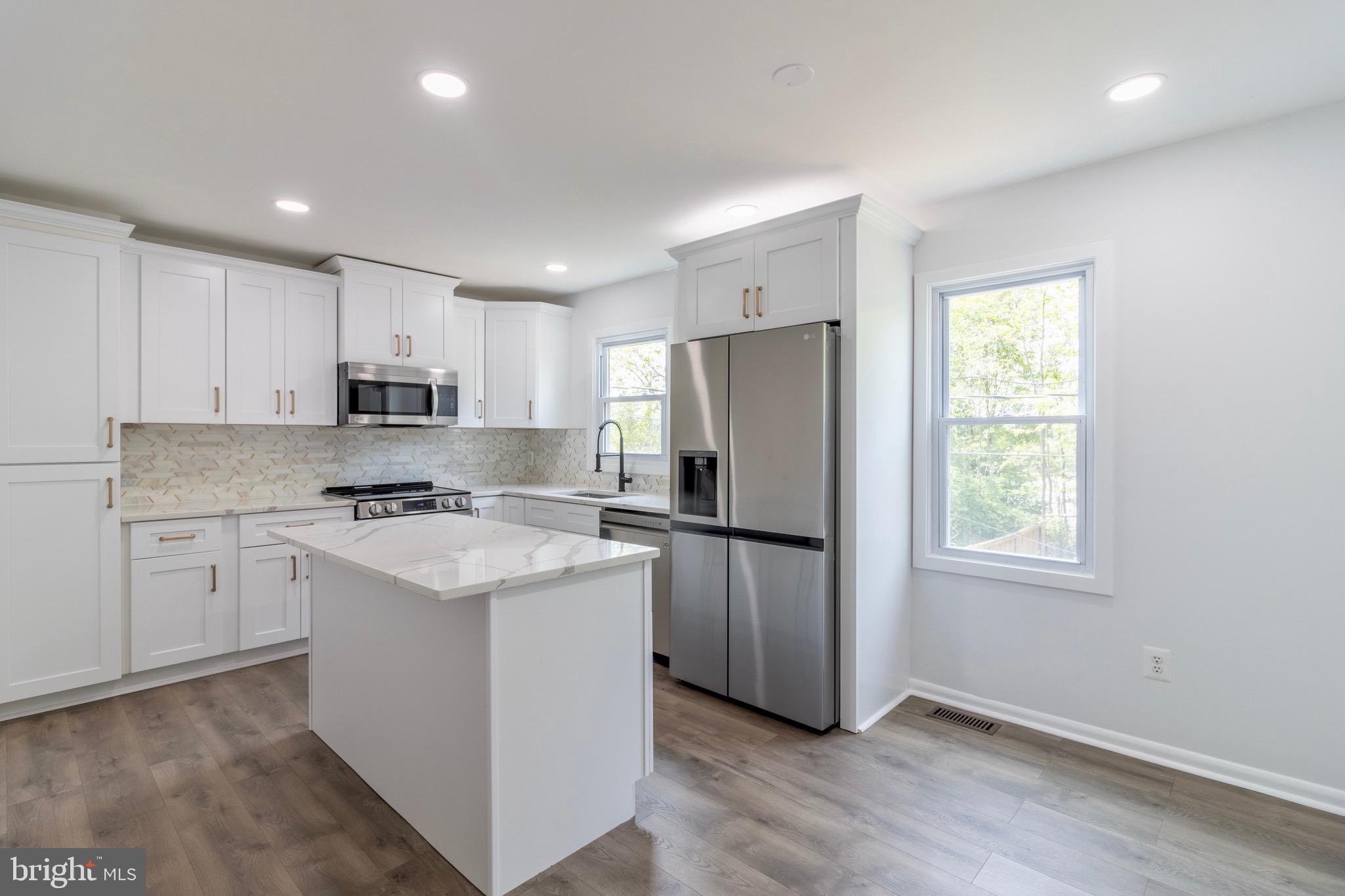 ROYAL VILLAGE - Residential