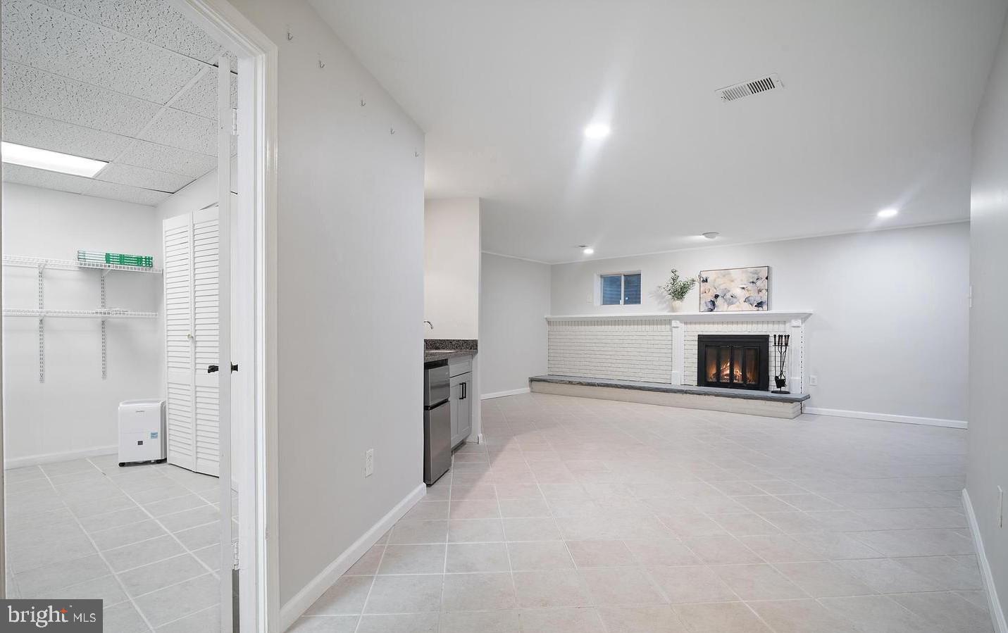 GREENTREE VILLAGE - Residential Lease